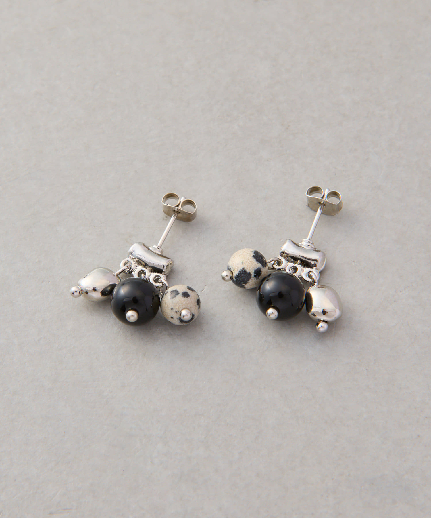 BEARDSLEY(ビアズリー) 天然石トリプルチャームピアス