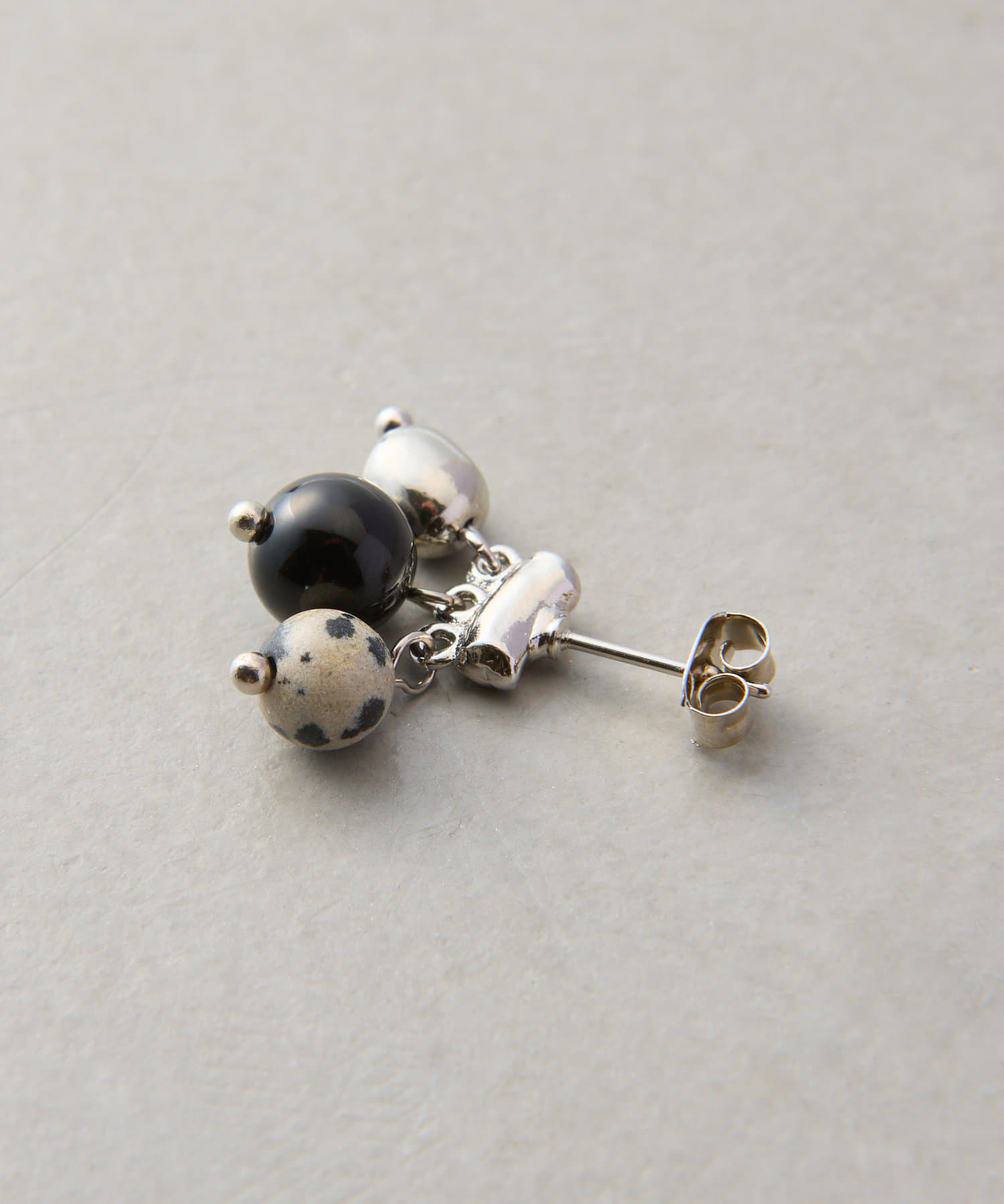BEARDSLEY(ビアズリー) 天然石トリプルチャームピアス