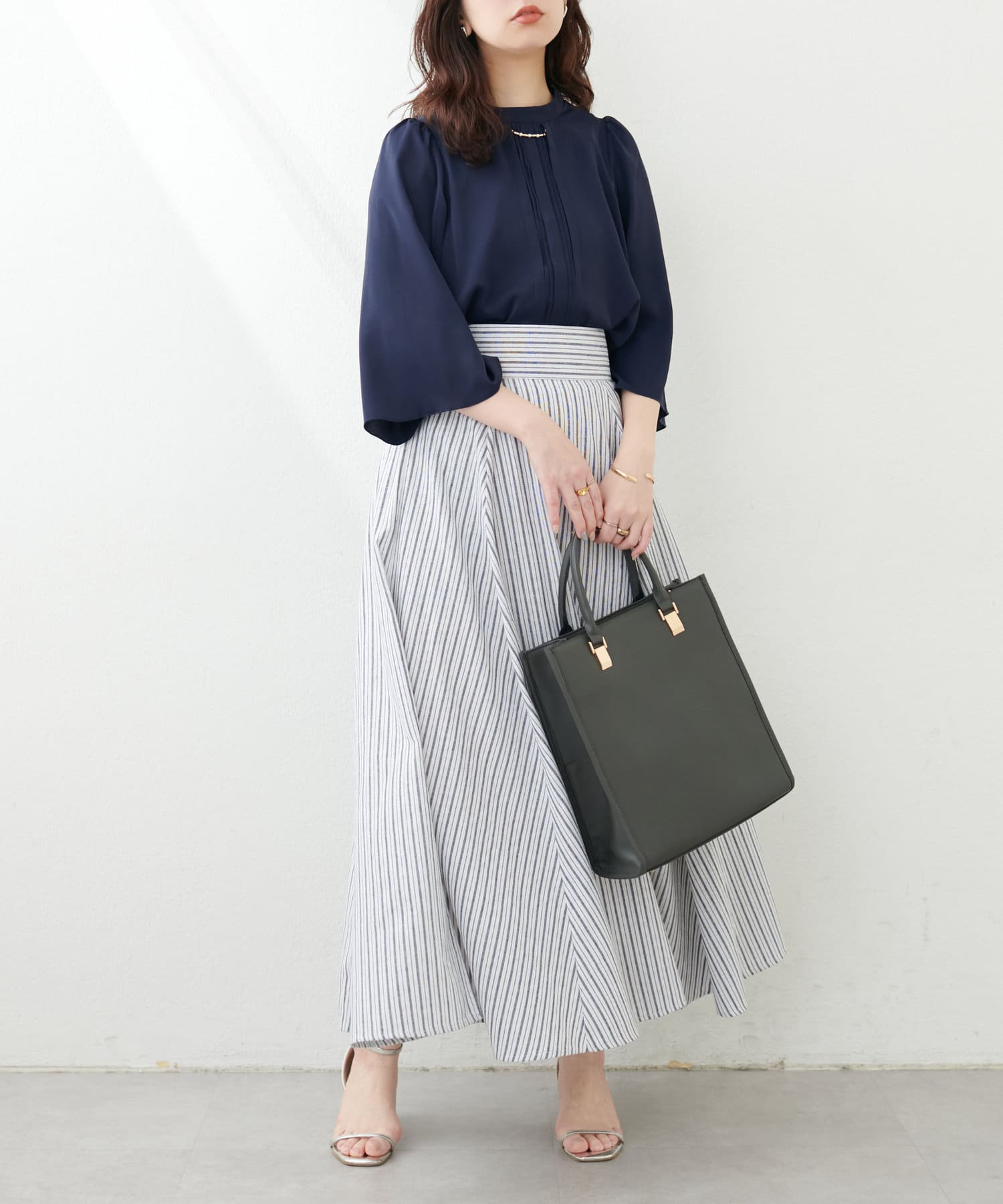 natural couture(ナチュラルクチュール) メタルチャーム付き7分袖ブラウス