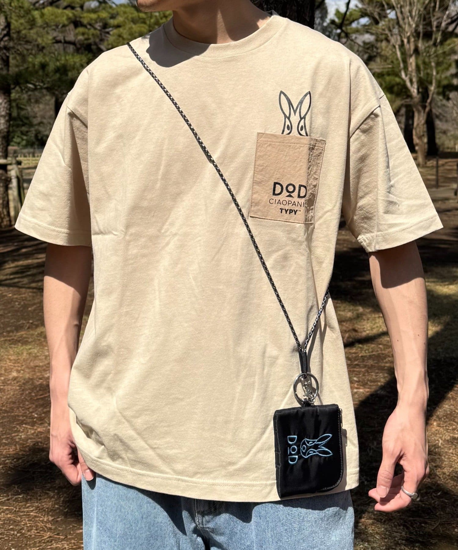 【一部店舗限定アイテム】【DOD別注】ポケットロゴTシャツ / メンズ■デザインDOD × CIAOPANIC TYPYのロゴとポケットから顔を出しているうさぎがポイントさらに、首後ろにもさりげなくロ