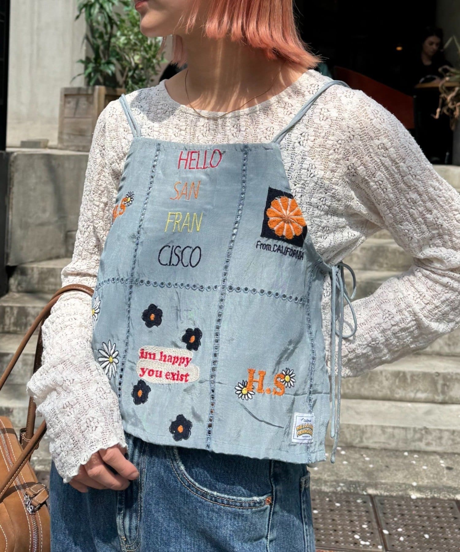 CIAOPANIC TYPY(チャオパニックティピー) 【HELLO.SANFRANCISCO/ハローサンフランシスコ】オリジナル刺繍サテンキャミ