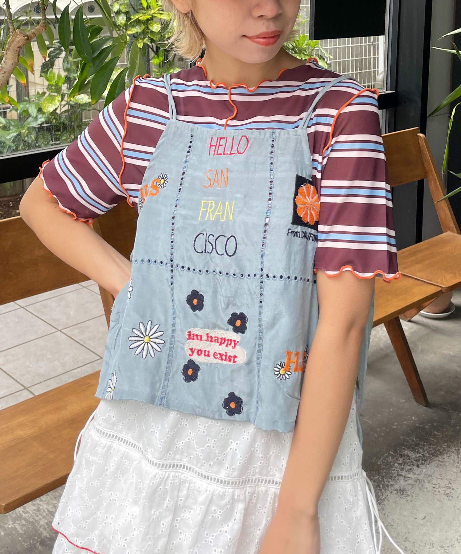 ポップな刺繍の主役級キャミトップス※この製品はインドで生産されたものです。多少のデザインのずれは商品の特徴のひとつですので予めご了承ください。※生産の都合上、お届け時期が前後する場合がございます。 ▼