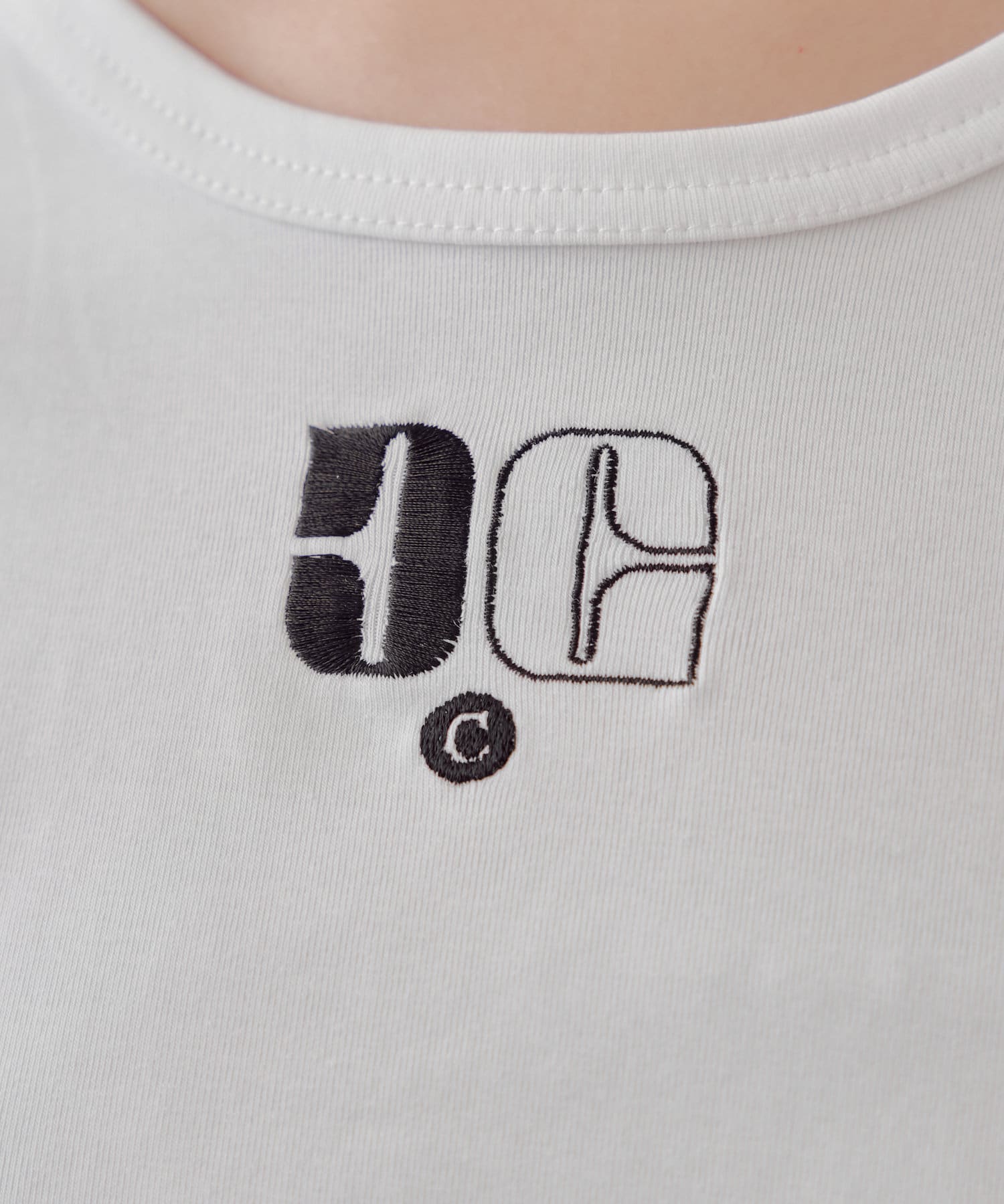 OUTLET(アウトレット) 【Chico】ロゴ刺繍チビT