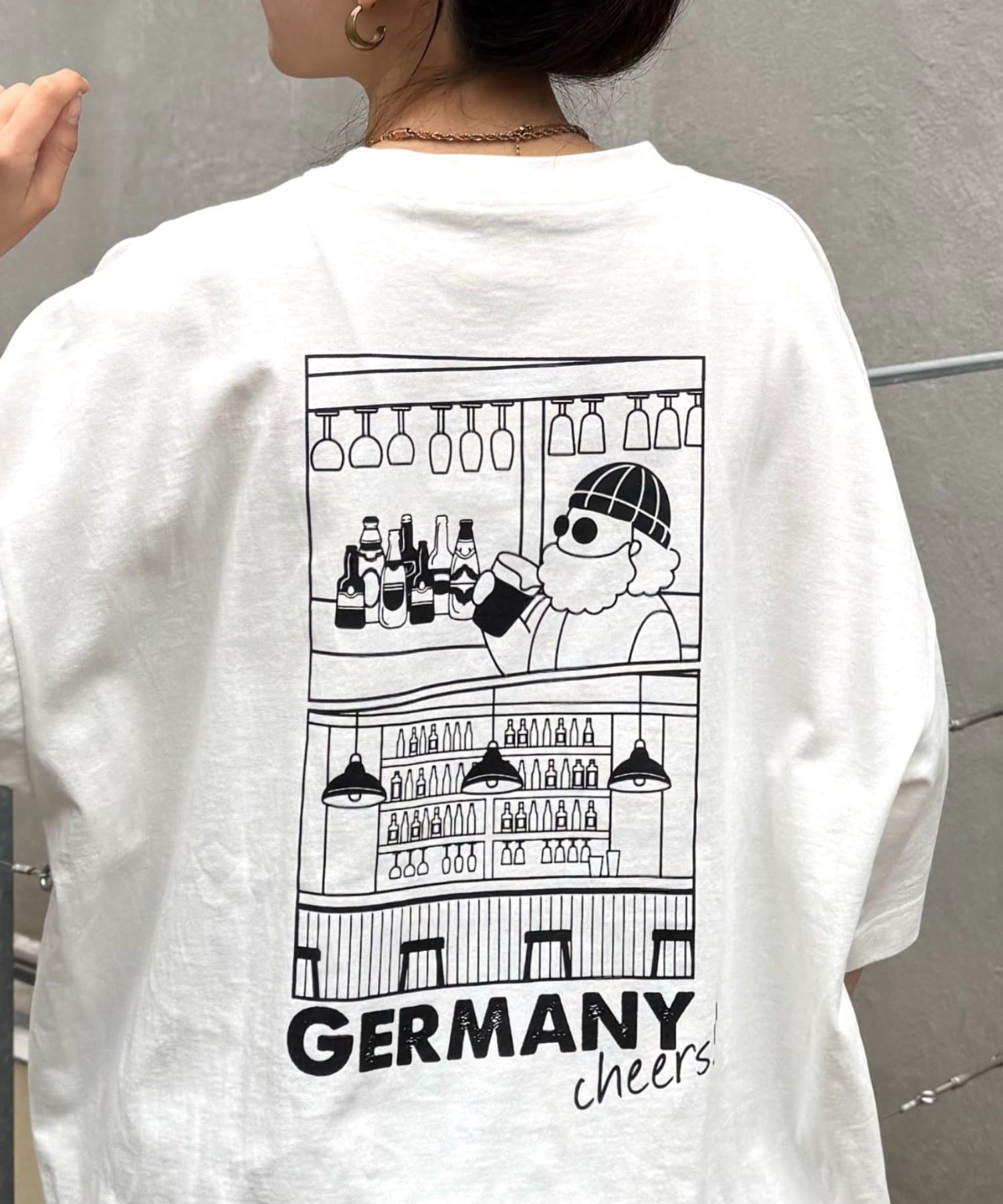 毎年大人気のおじさんシリーズ！後ろ姿までかわいい♡半袖TEE■デザイン胸元のもこもことしたおじさん刺繍が魅力のTシャツ。トレンドのオーバーサイズで、こなれ感をプラスしてくれます。肌触りが柔らかく、さら