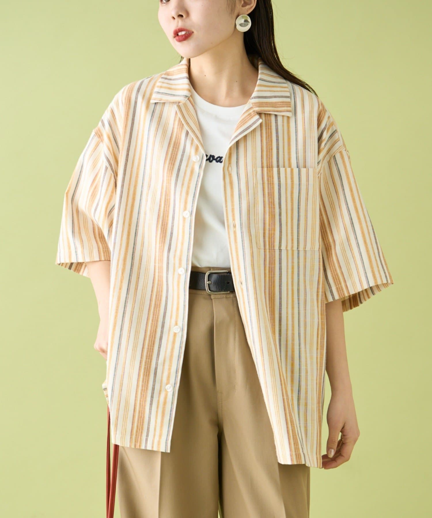 熱い夏も爽やかにキマる☆おしゃれ見え間違いなし！大人の"こなれシャツ"■デザイン派手すぎず、コーデに取り入れやすいストライプシャツが登場。ゆったりとしたリラックス感あるシルエットが