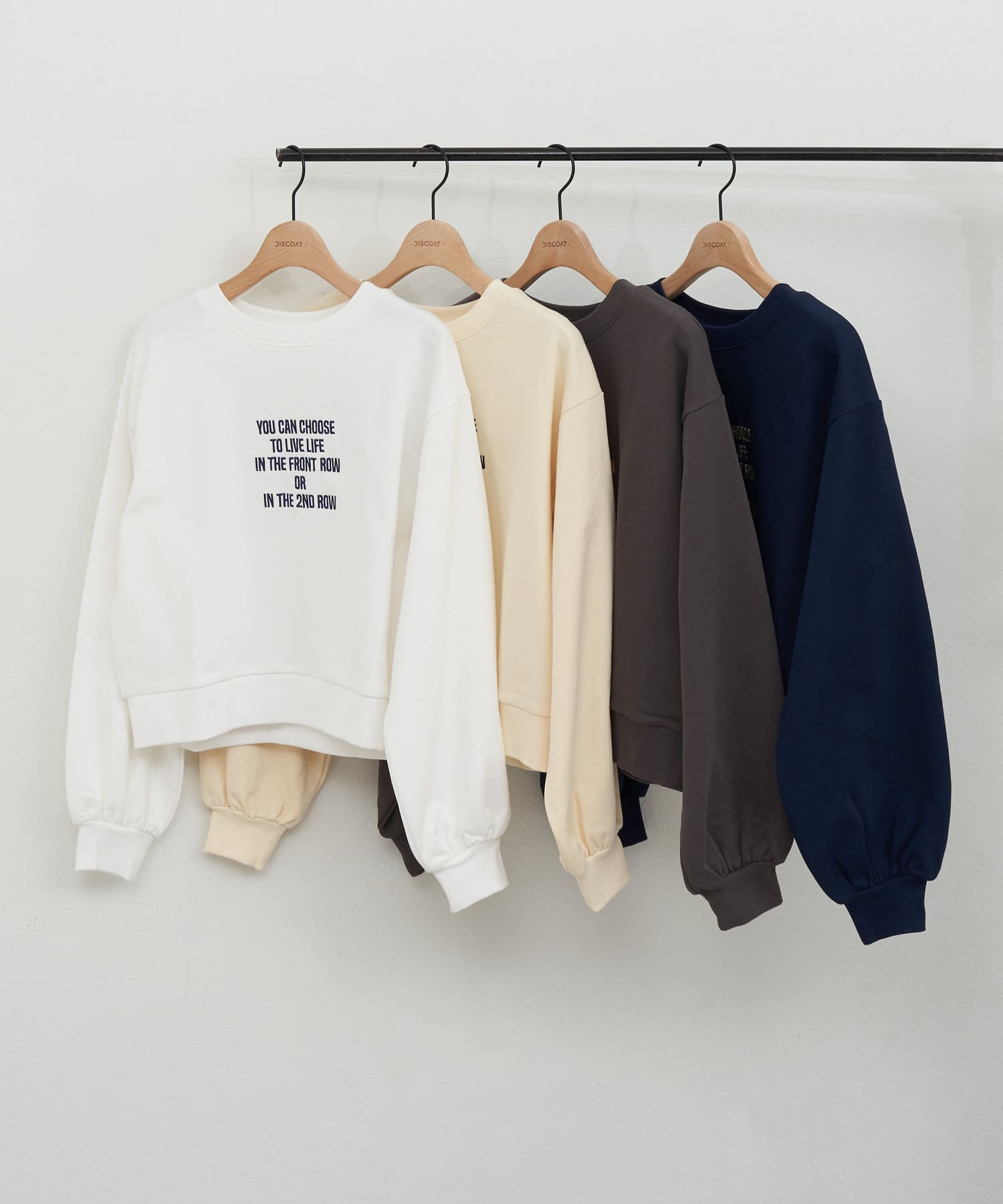 DISCOAT(ディスコート) 【WEB限定】刺繍ロゴショートスウェット