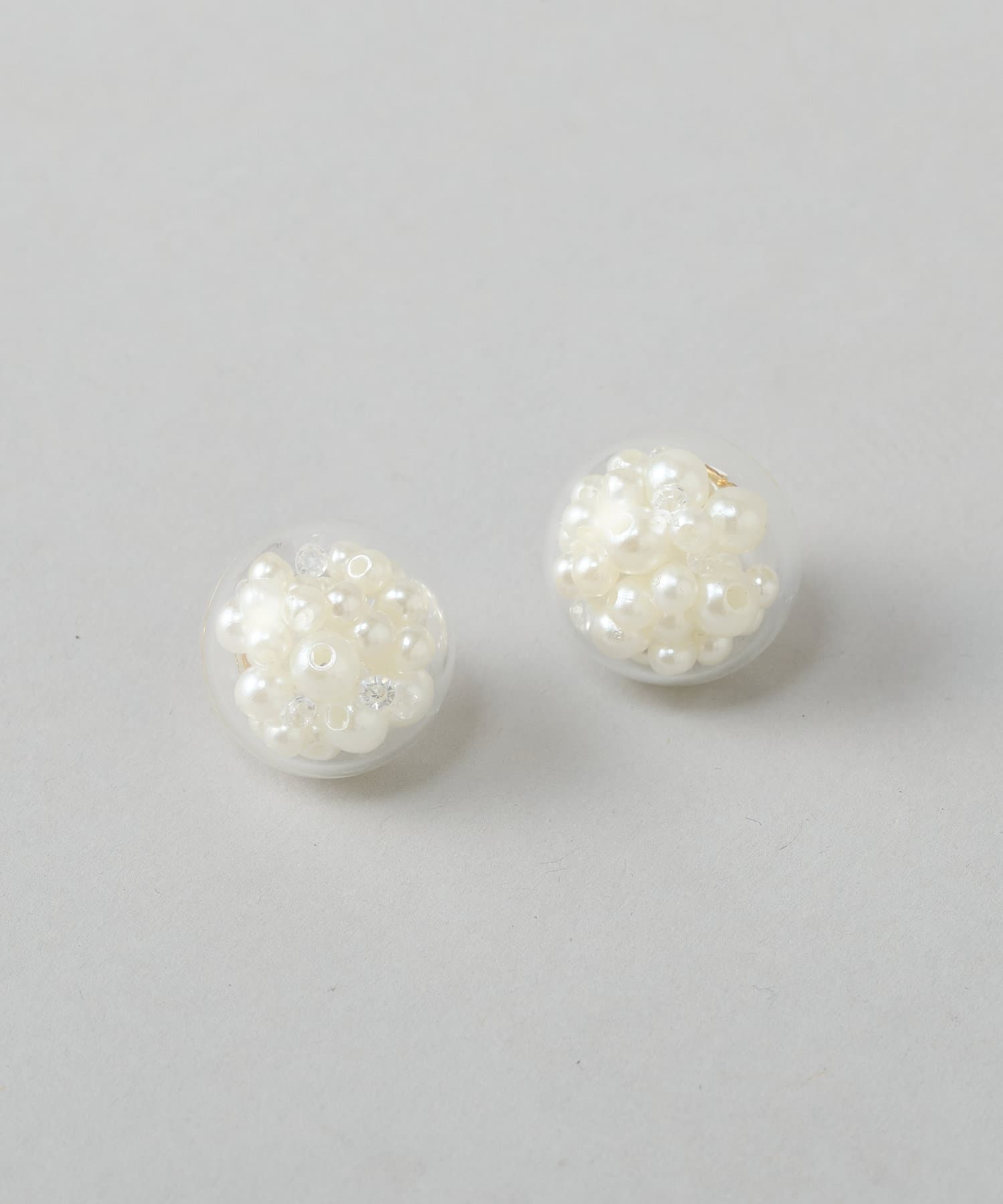 BEARDSLEY(ビアズリー) 《Petite A》ガラスボールピアス