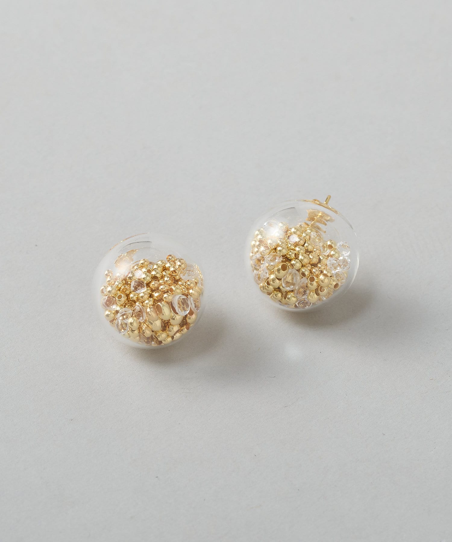 BEARDSLEY(ビアズリー) 《Petite A》ガラスボールピアス（ゴールド）