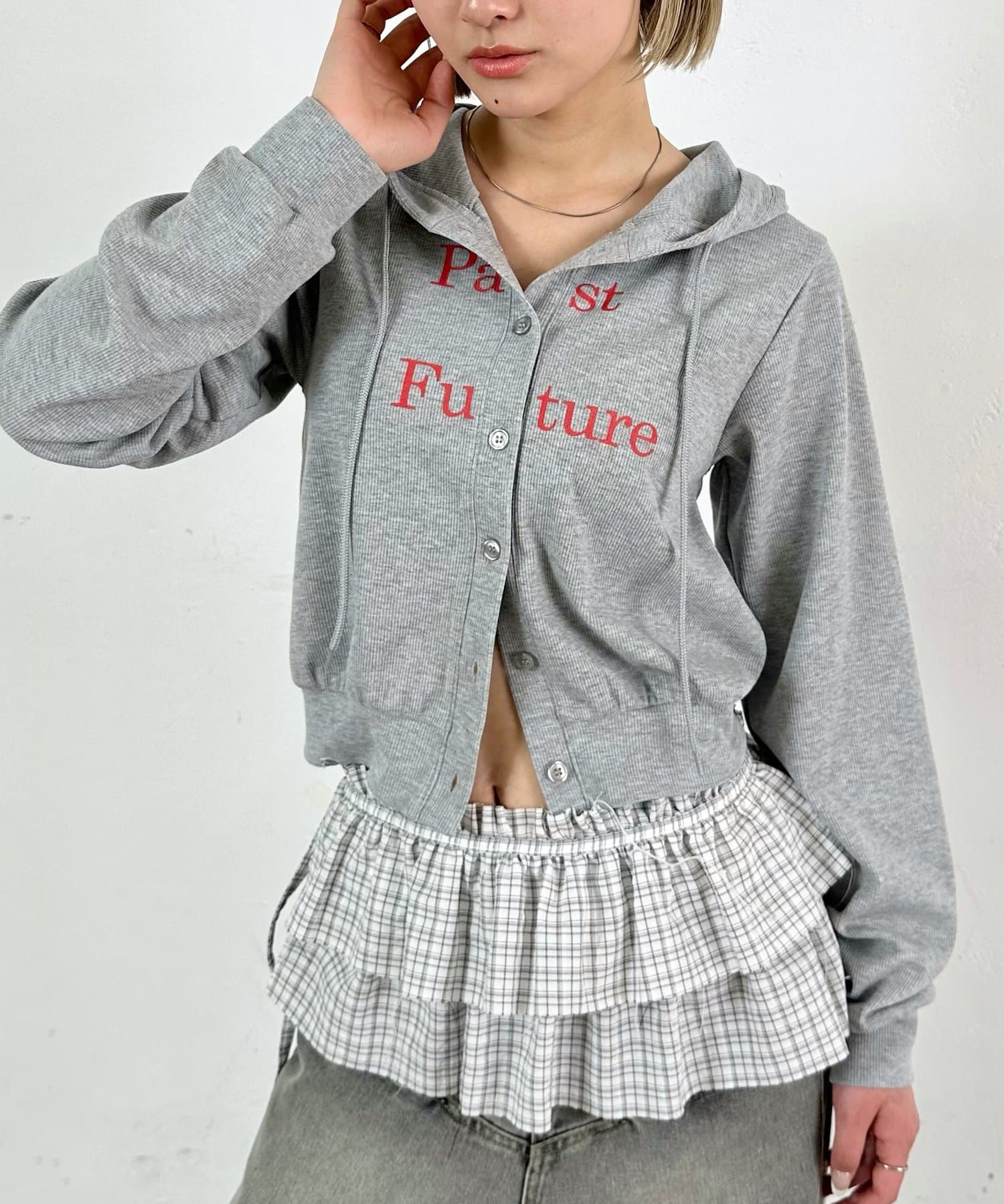 これからの春夏に大活躍！さらっと着れるメッシュパーカー☆■デザイン・フロントの"PAST FUTURE"のロゴがポイントになって可愛い！・着丈は短すぎず長すぎず、ジャスト丈で着て頂