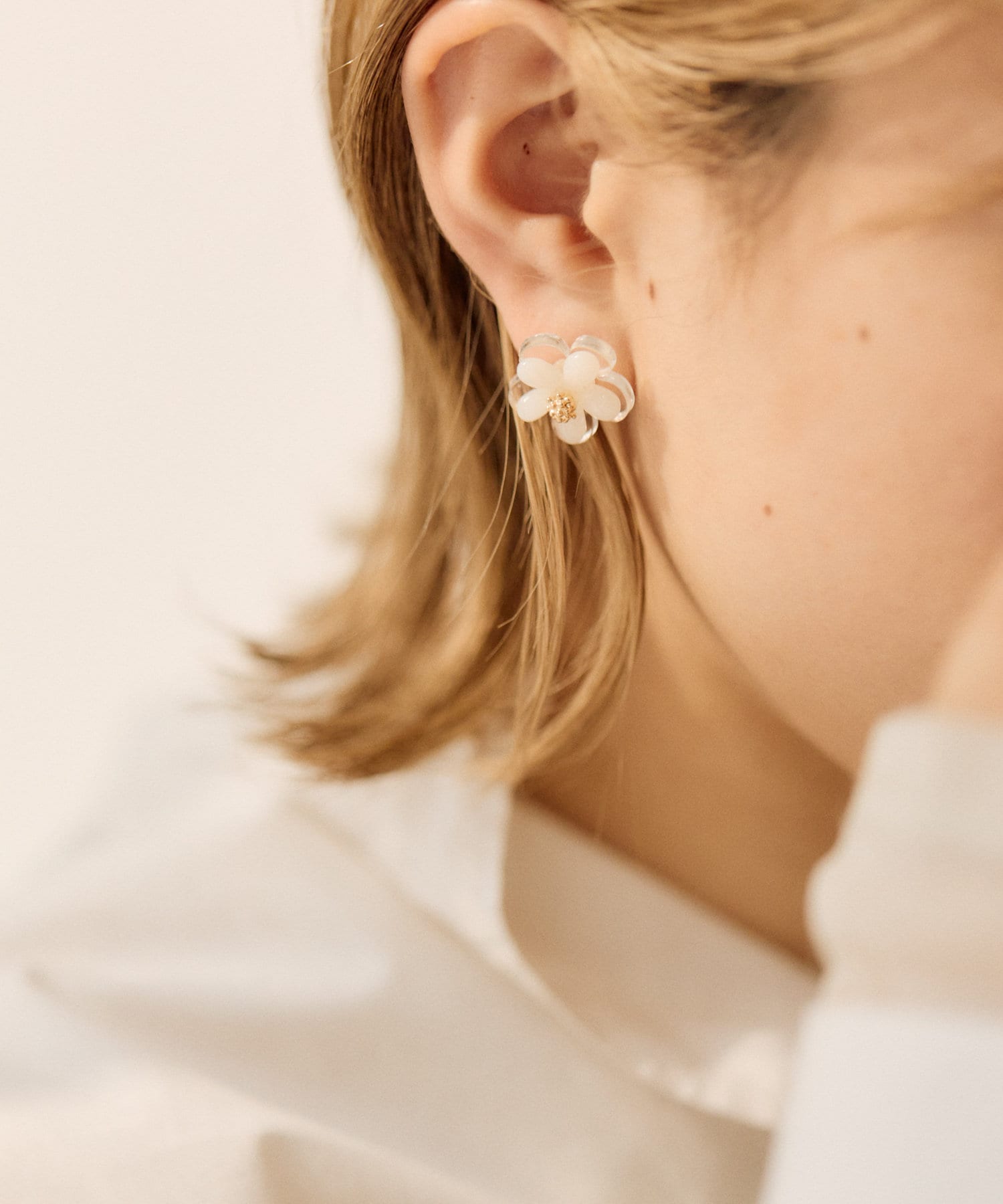 ear PAPILLONNER(イア パピヨネ) 《WEB限定》ホワイトフラワーピアス