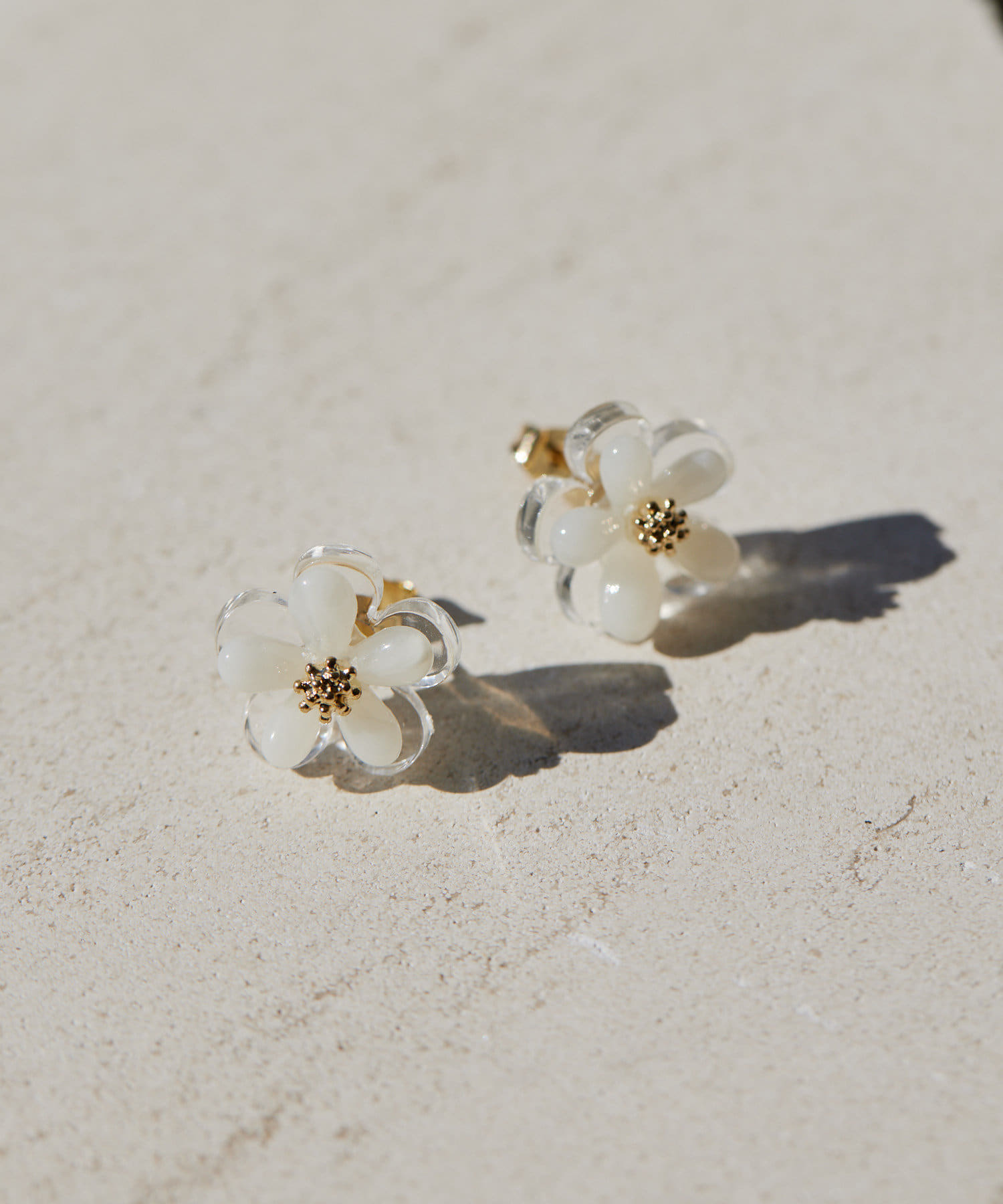 emma accessory ホワイトフラワー　ピアス emma accessory white flower ピアス 花嫁 アクセ