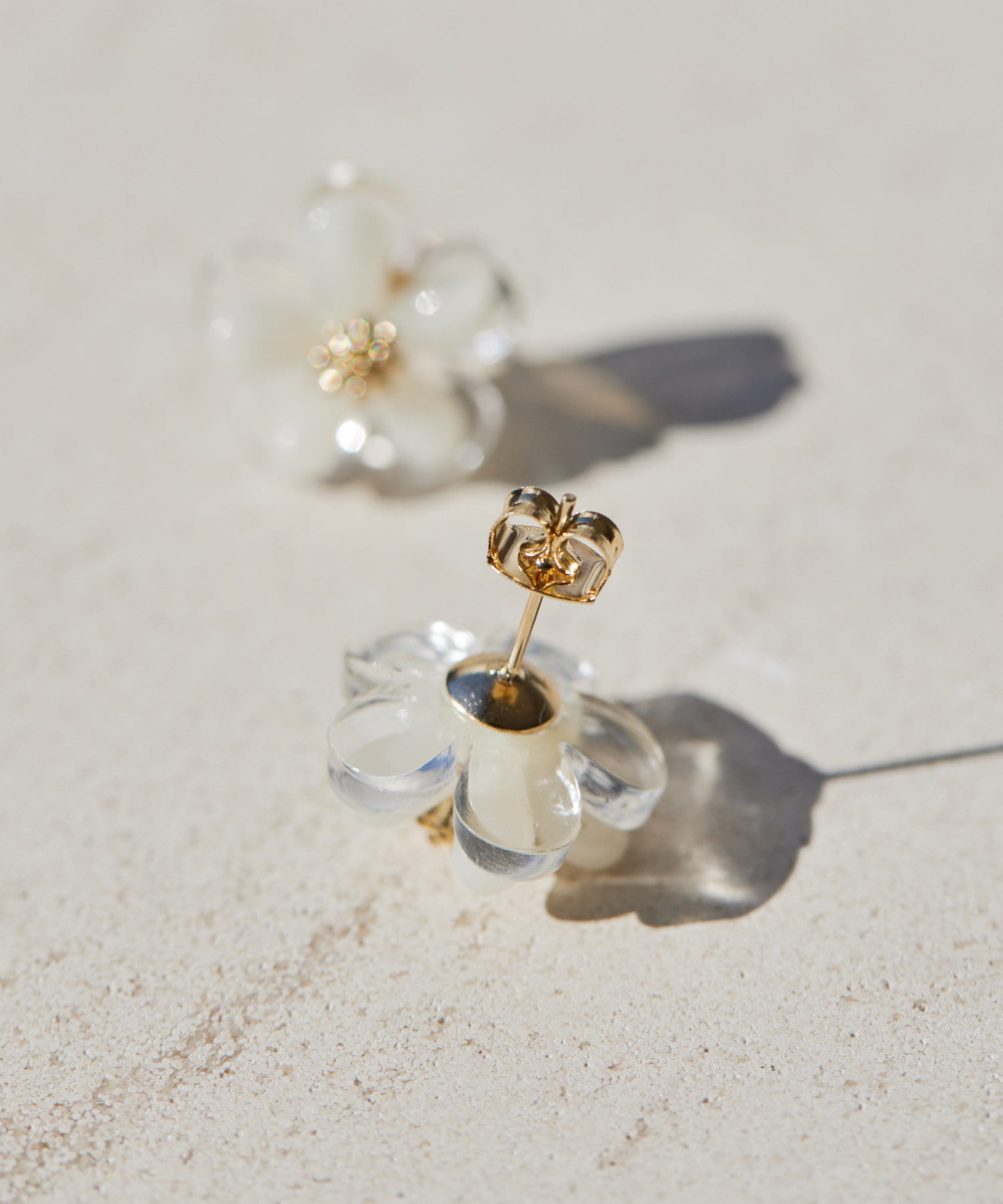 クシネ coussinet モア 白 花ピアス coussinet《ｸｼﾈ》ﾌﾞﾗｲﾀﾞﾙｱｸｾｻﾘｰ (@coussinet222) • Instagram