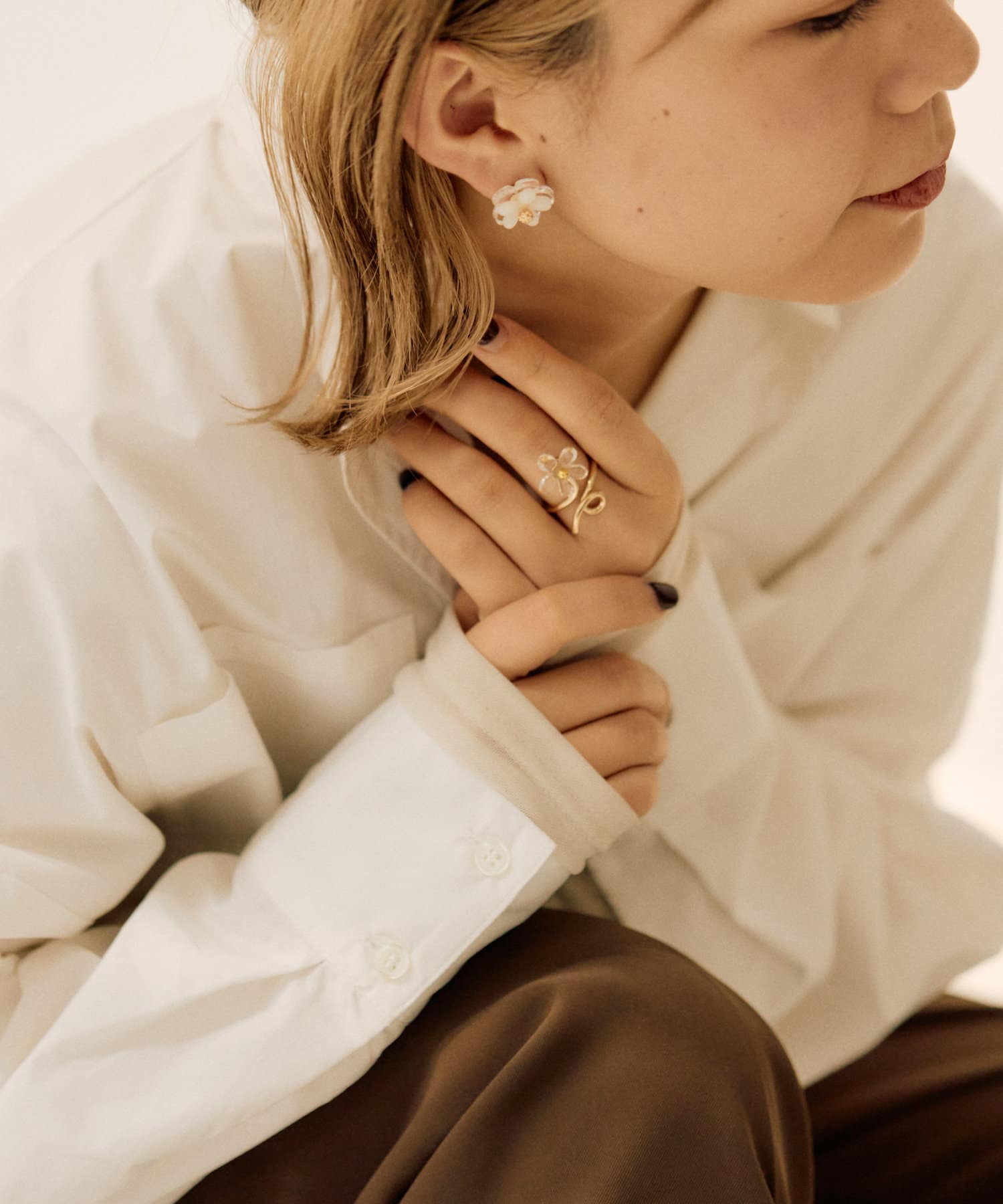 ear PAPILLONNER(イア パピヨネ) 《WEB限定》ホワイトフラワーピアス
