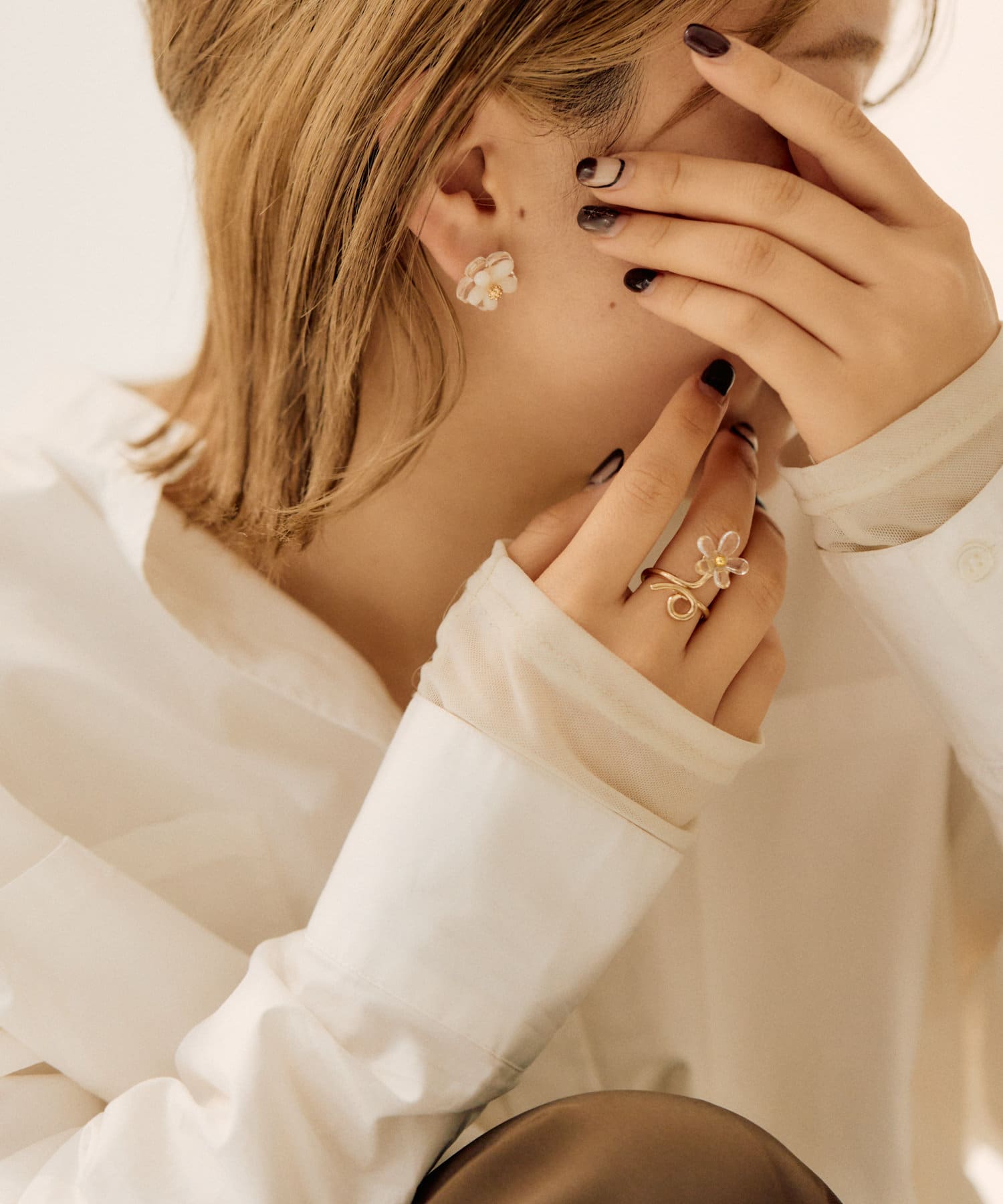 ear PAPILLONNER(イア パピヨネ) 《WEB限定》ホワイトフラワーピアス