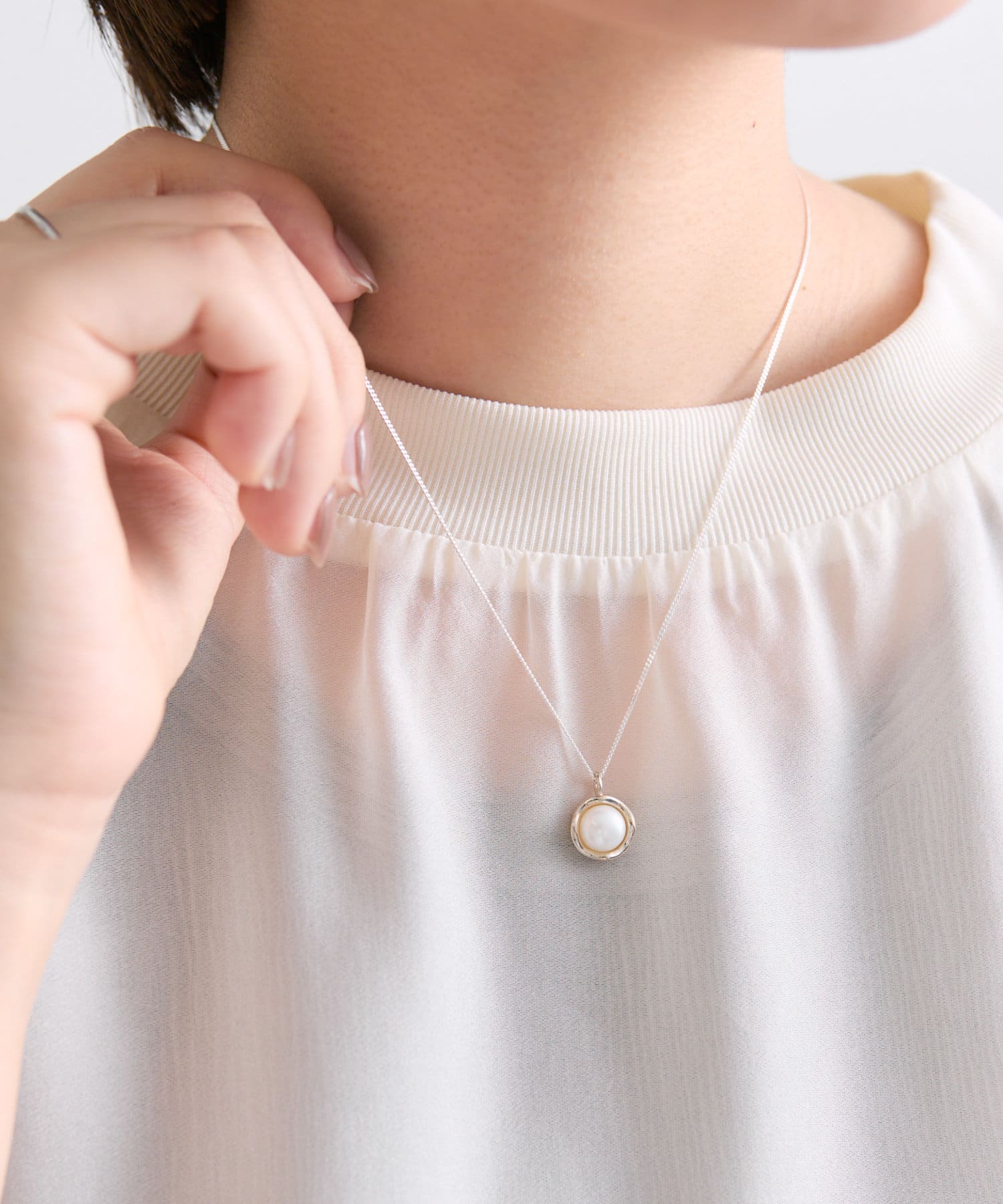 ear PAPILLONNER(イア パピヨネ) 《WEB限定/スターリングシルバー使用》枠付きパールネックレス