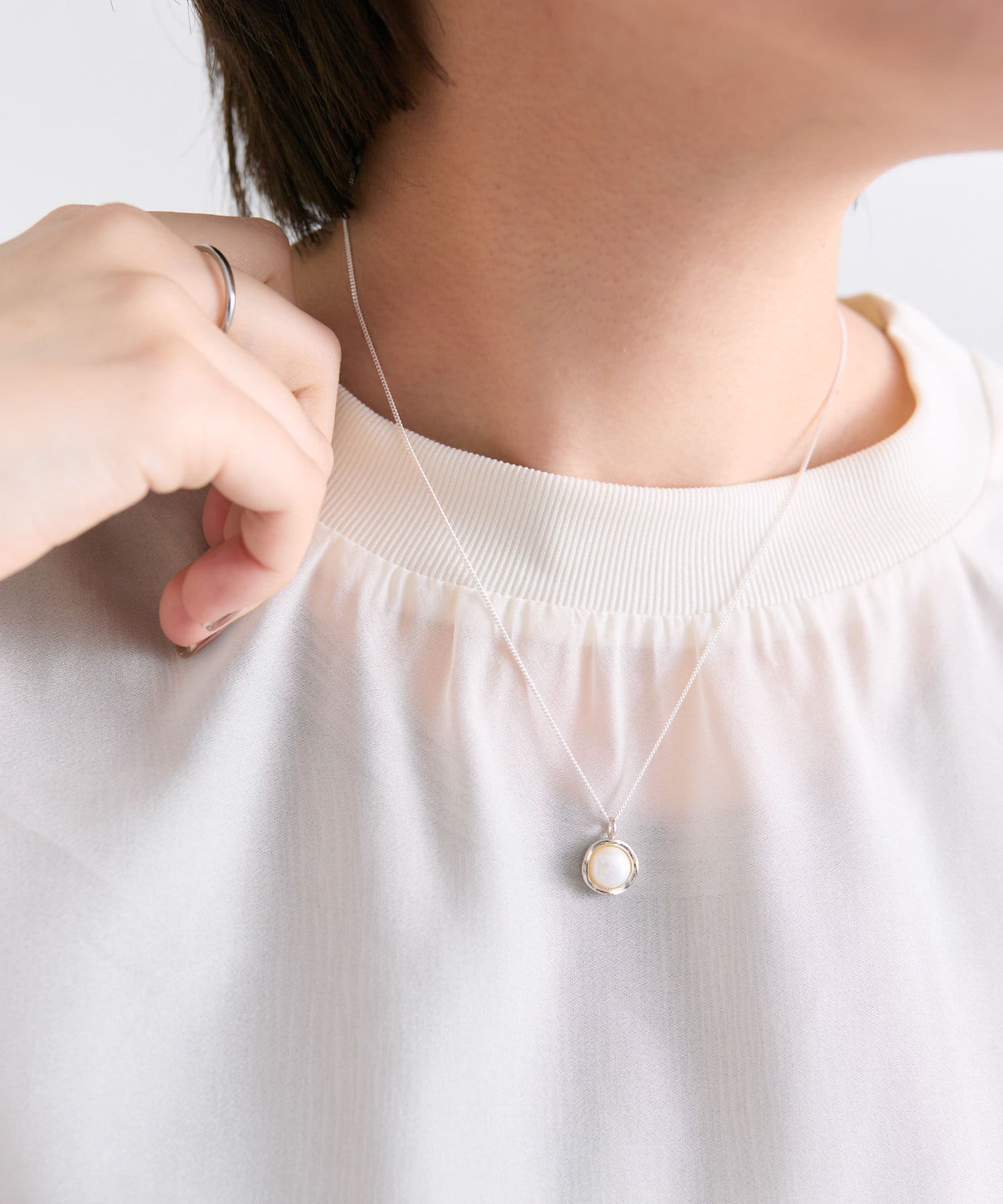 ear PAPILLONNER(イア パピヨネ) 《WEB限定/スターリングシルバー使用》枠付きパールネックレス