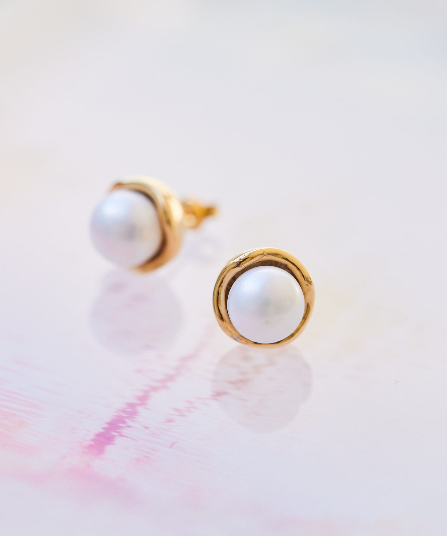 ear PAPILLONNER(イア パピヨネ) 《WEB限定/スターリングシルバー使用》枠付きパールピアス