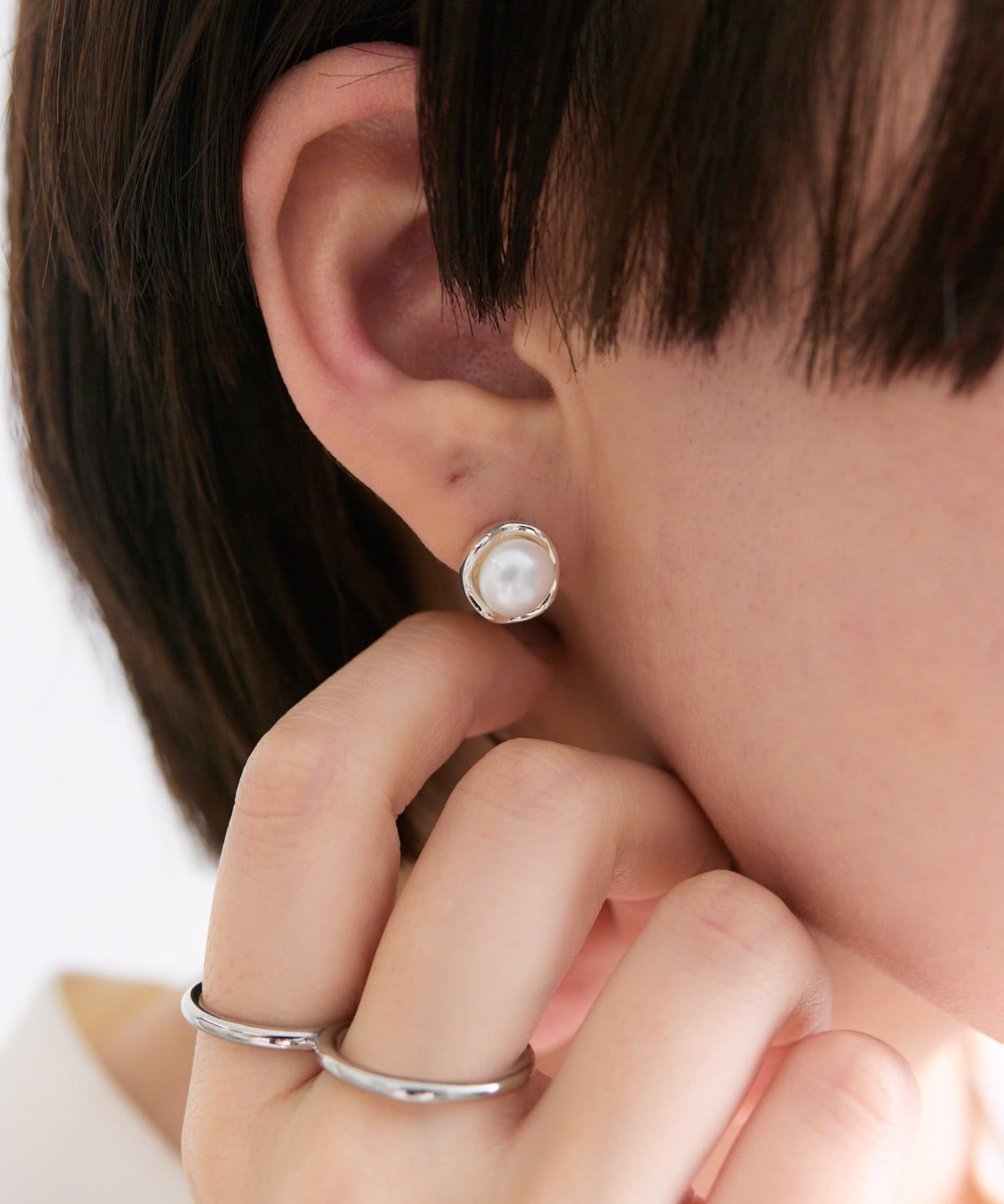 ear PAPILLONNER(イア パピヨネ) 《WEB限定/スターリングシルバー使用》枠付きパールピアス