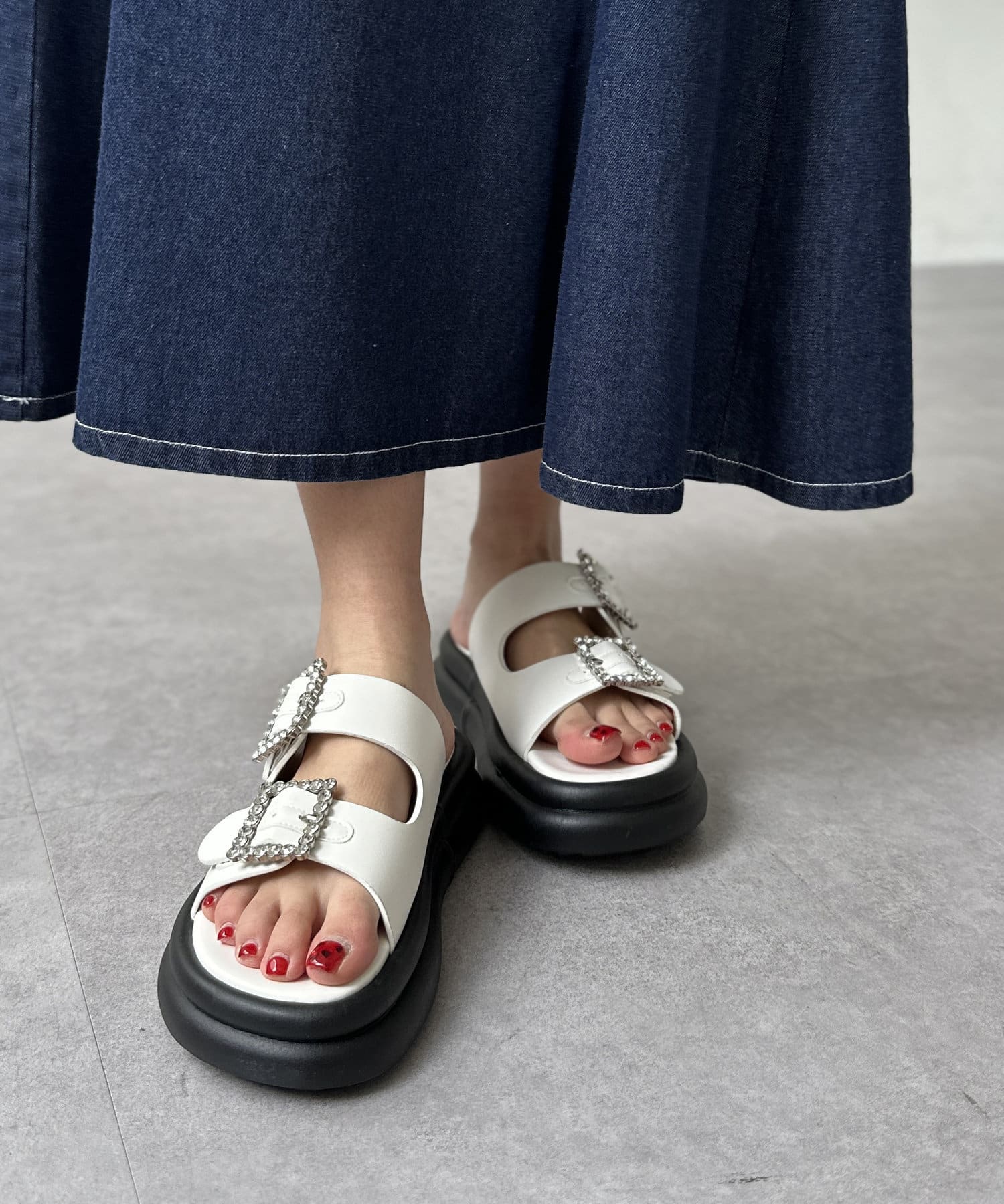 美品　ロシャス ビジュー付き サンダル37 ROCHAS ビジューサンダル - メルカリ