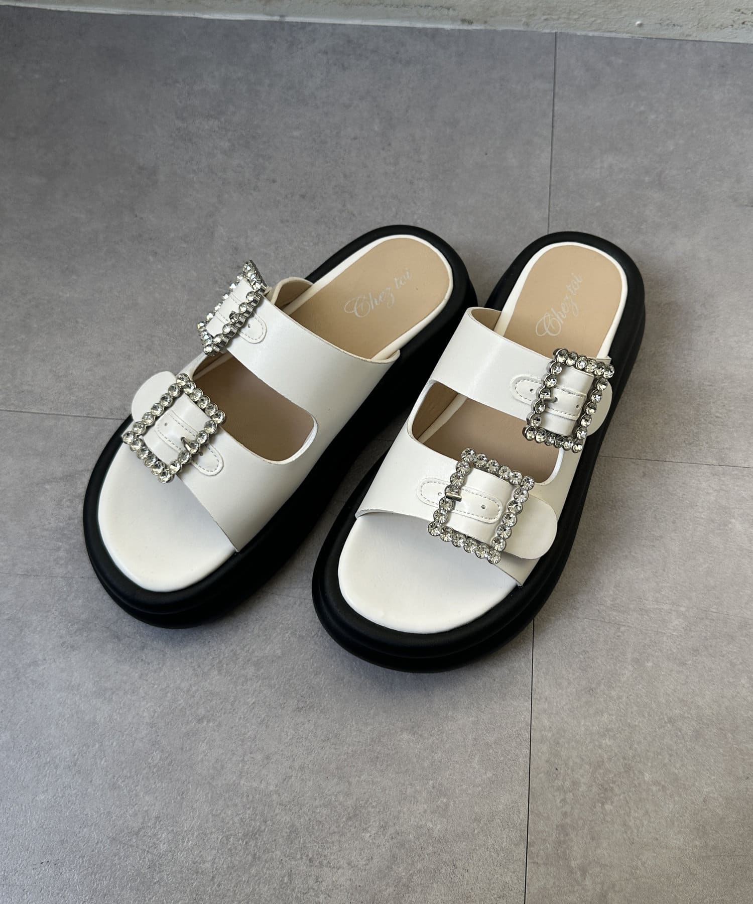 美品　ロシャス ビジュー付き サンダル37 ROCHAS ビジューサンダル - メルカリ