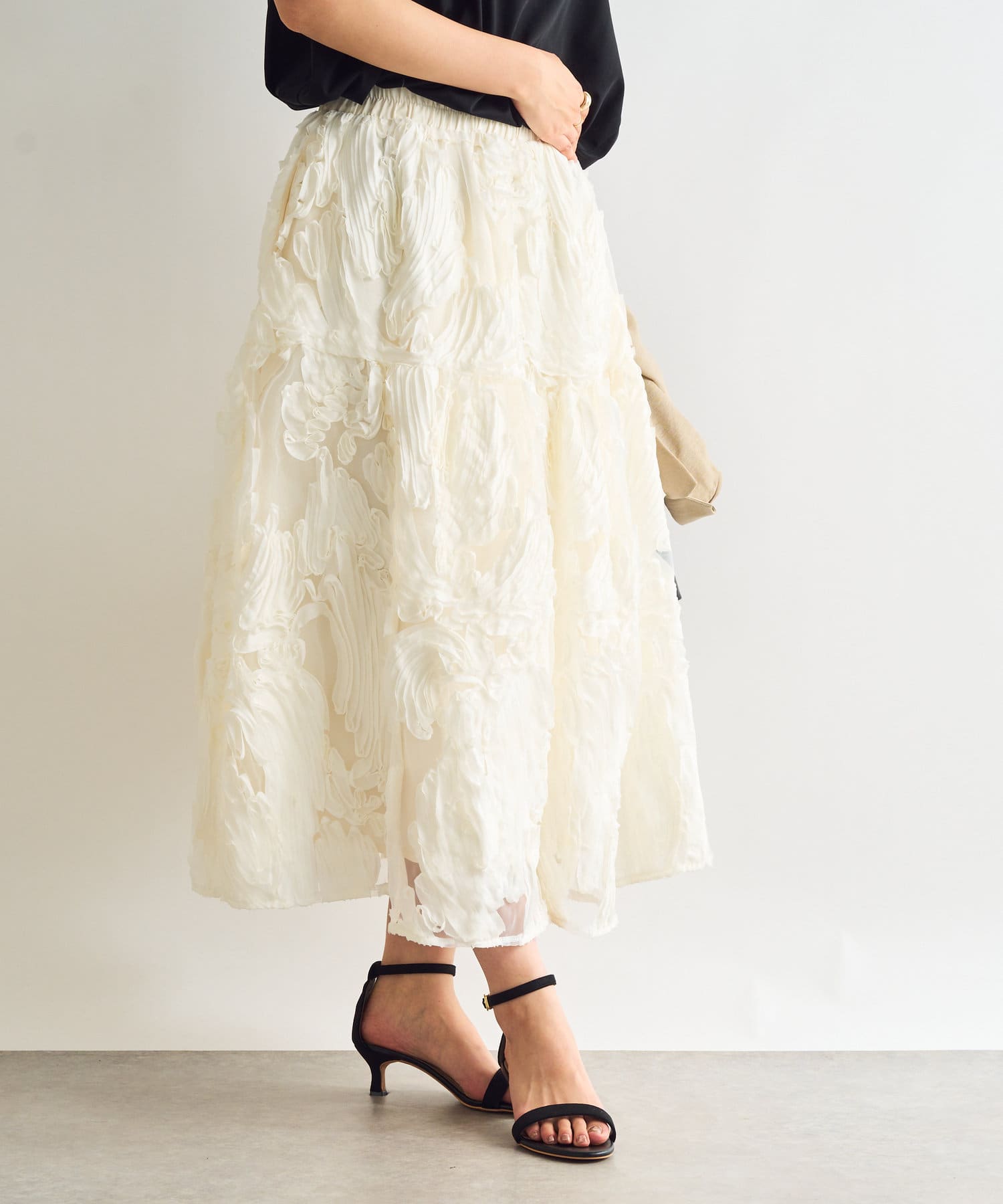 主役級の華やかさ》ボリュームコード刺繍スカート | un dix cors