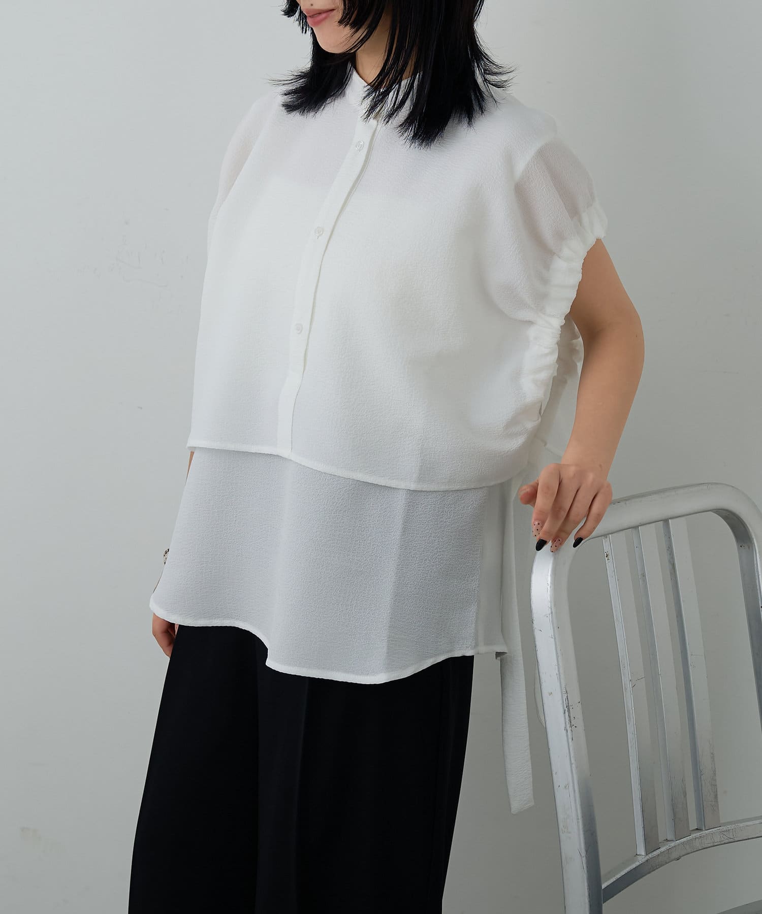 【2025SS】長袖で大人気だったブラウスがノースリーブになって登場!!【POINT】・袖口のギャザーが特徴的なブラウス・レイヤードデザインで1枚でオシャレに決まる・サラッとした素材感なのでこれからの