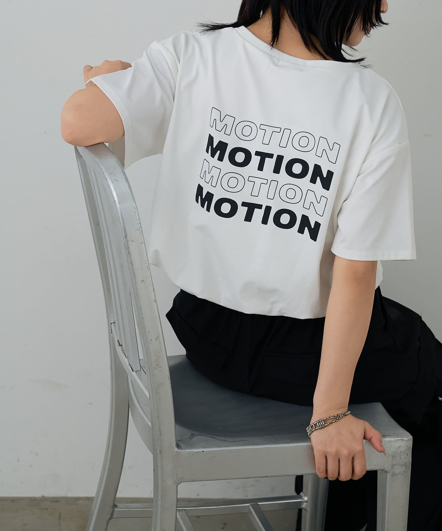 【2025SS】夏を快適に過ごせる多機能Tシャツ【POINT】・裾がゴム仕様になっていて、バルーンシルエットに◎・あまり被らないデザイン性のあるアイテム・着るだけで涼しく、夏場を快適に過ごせる・シンプ
