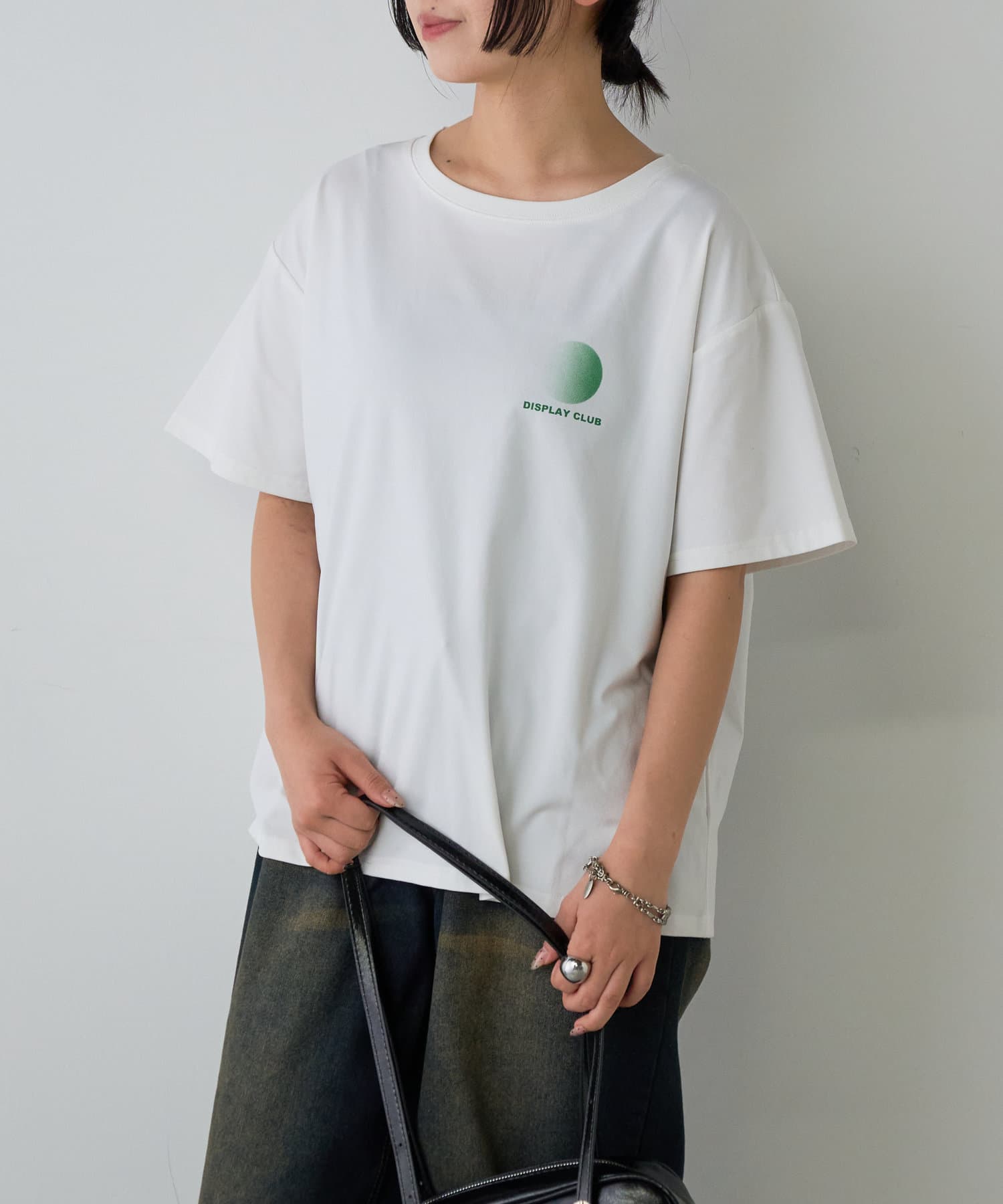 【2025SS】万能な多機能付きバックプリントTシャツ【POINT】・5つの機能付きTシャツ・アウトドアからビジネスカジュアルまで、シーンを選ばず活躍・シンプルで飽きないデザイン・機能性と快適性を兼ね