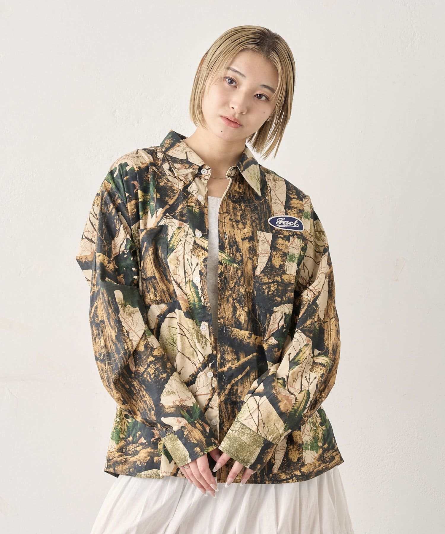 WHO’S WHO gallery(フーズフーギャラリー) 【UNISEX/ユニセックス】COOPER FACTロゴワッペンシャツ