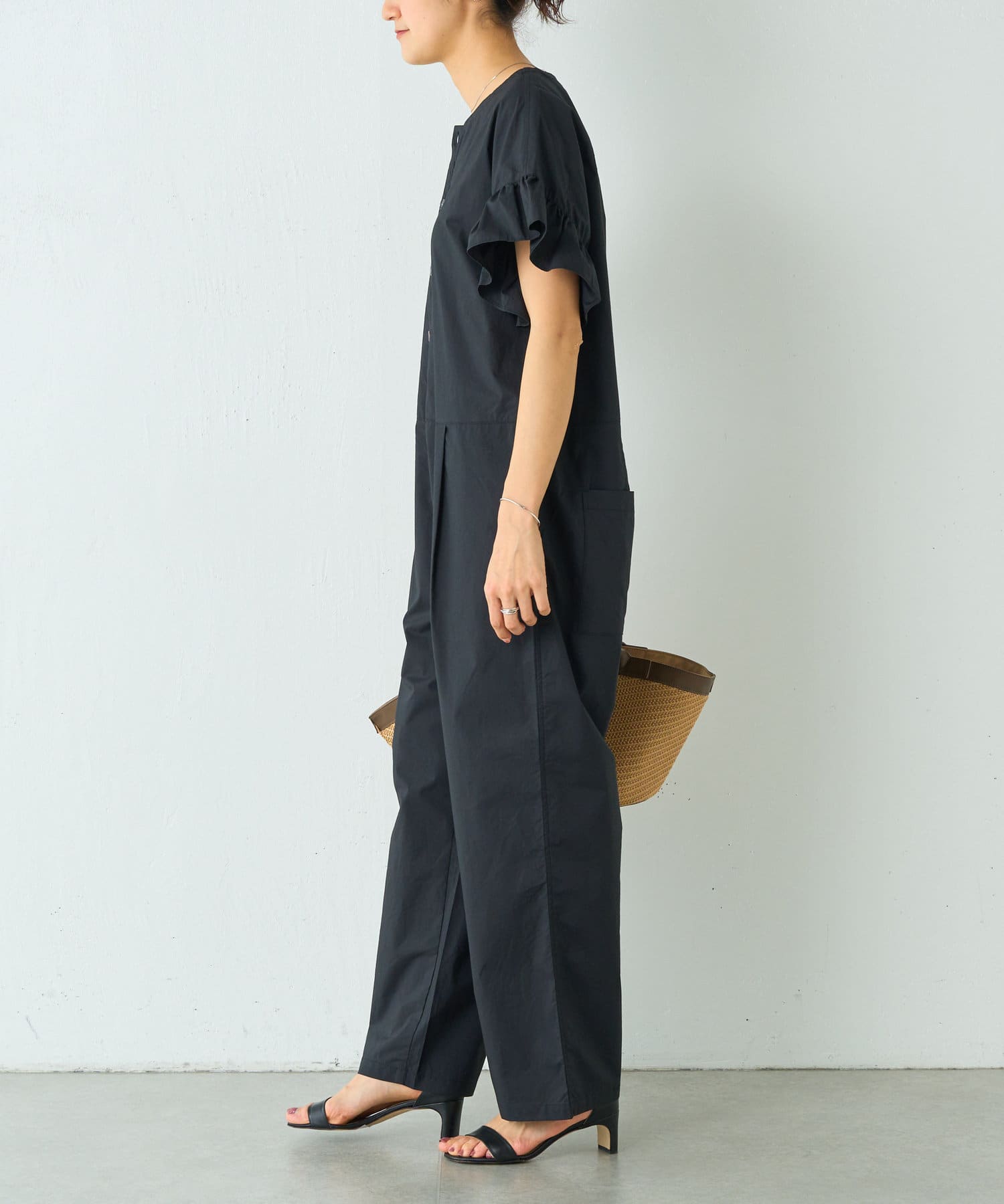 ビアズリー サロペット 新品 ビアズリー BEARDSLEY フリルスリーブサロペット （black