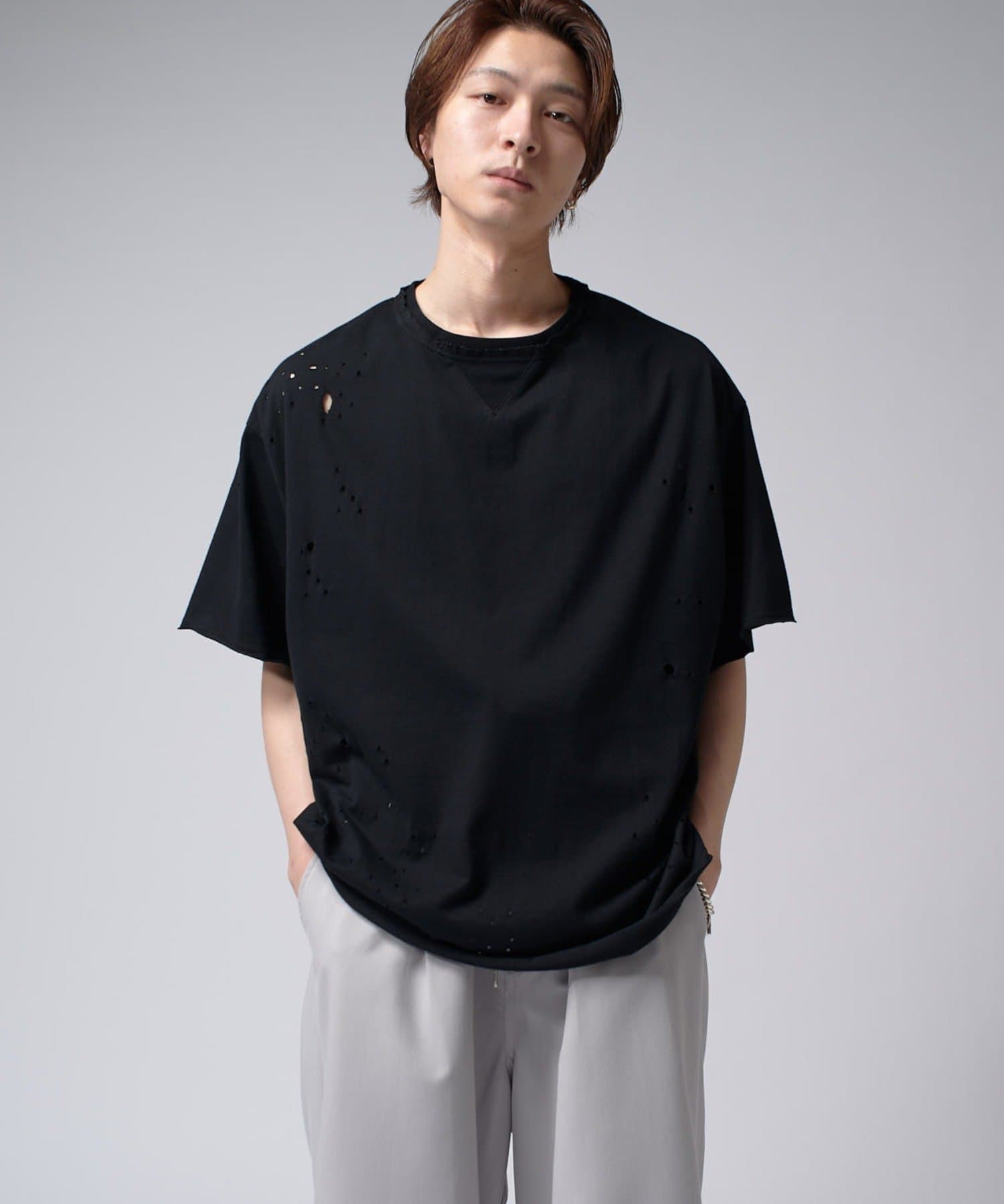 Lui's(ルイス)25SS SHOTGUN Tショットガンで打ったかのようなダメージデザインがポイント。雰囲気のあるＴシャツに仕上がりました。BASICなサイズ感のBASIC Tと、BIG