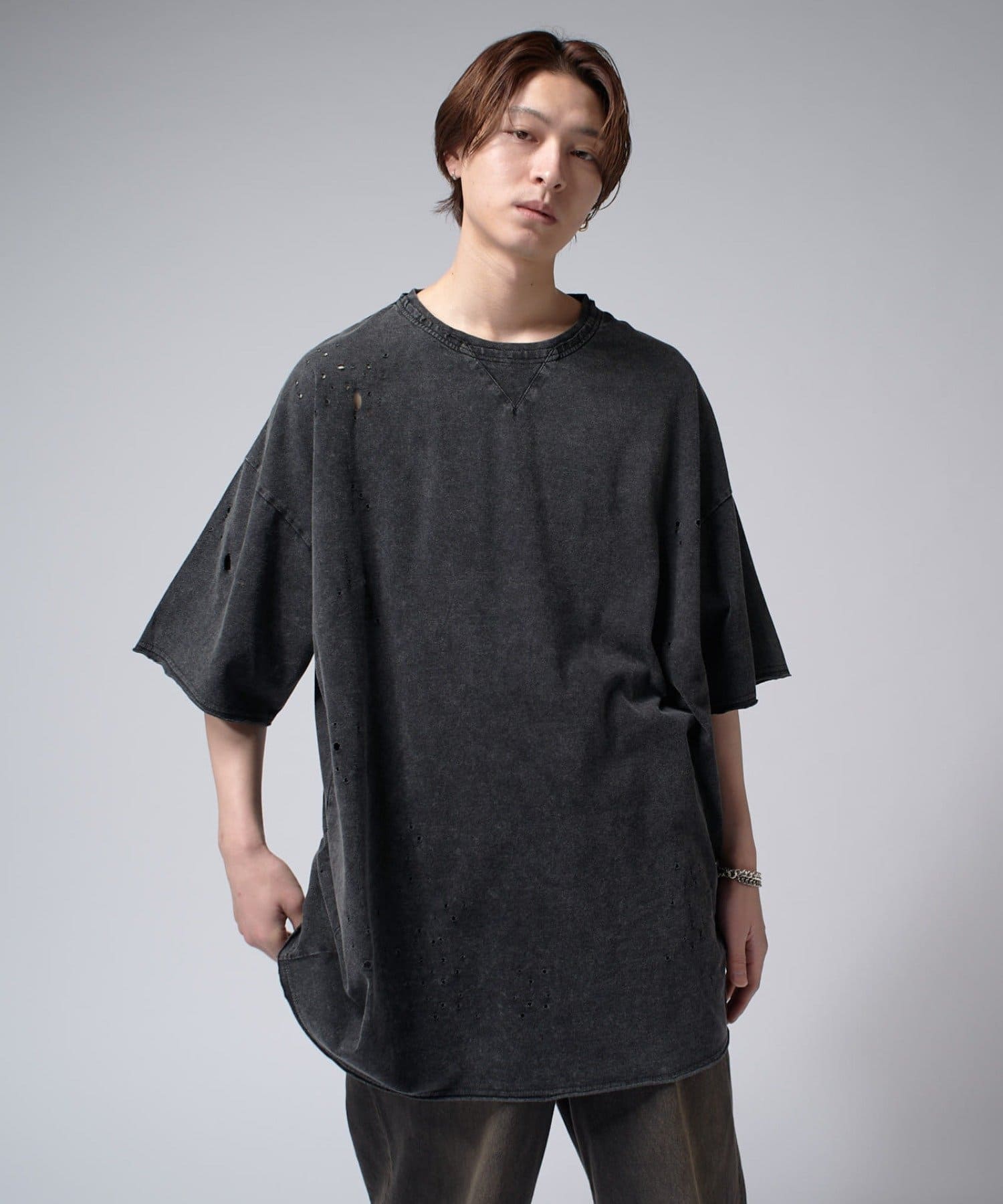 Lui's(ルイス)25SS SHOTGUN BIG Tショットガンで撃ったかのようなダメージデザインがポイント。雰囲気のあるＴシャツに仕上がりました。BASICなサイズ感のBASIC Tと