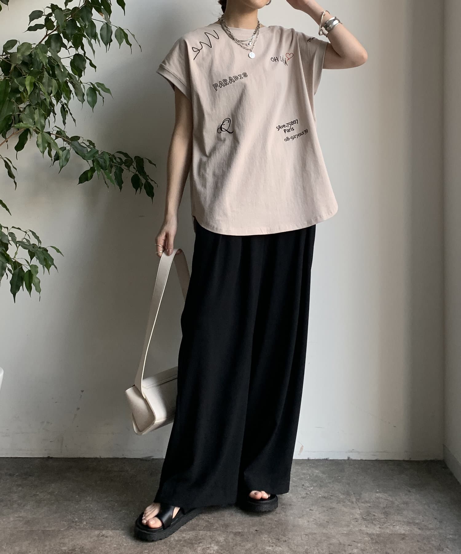 WEB限定】バックジップランダム刺繍ロゴTEE | DOUDOU(ドゥドゥ