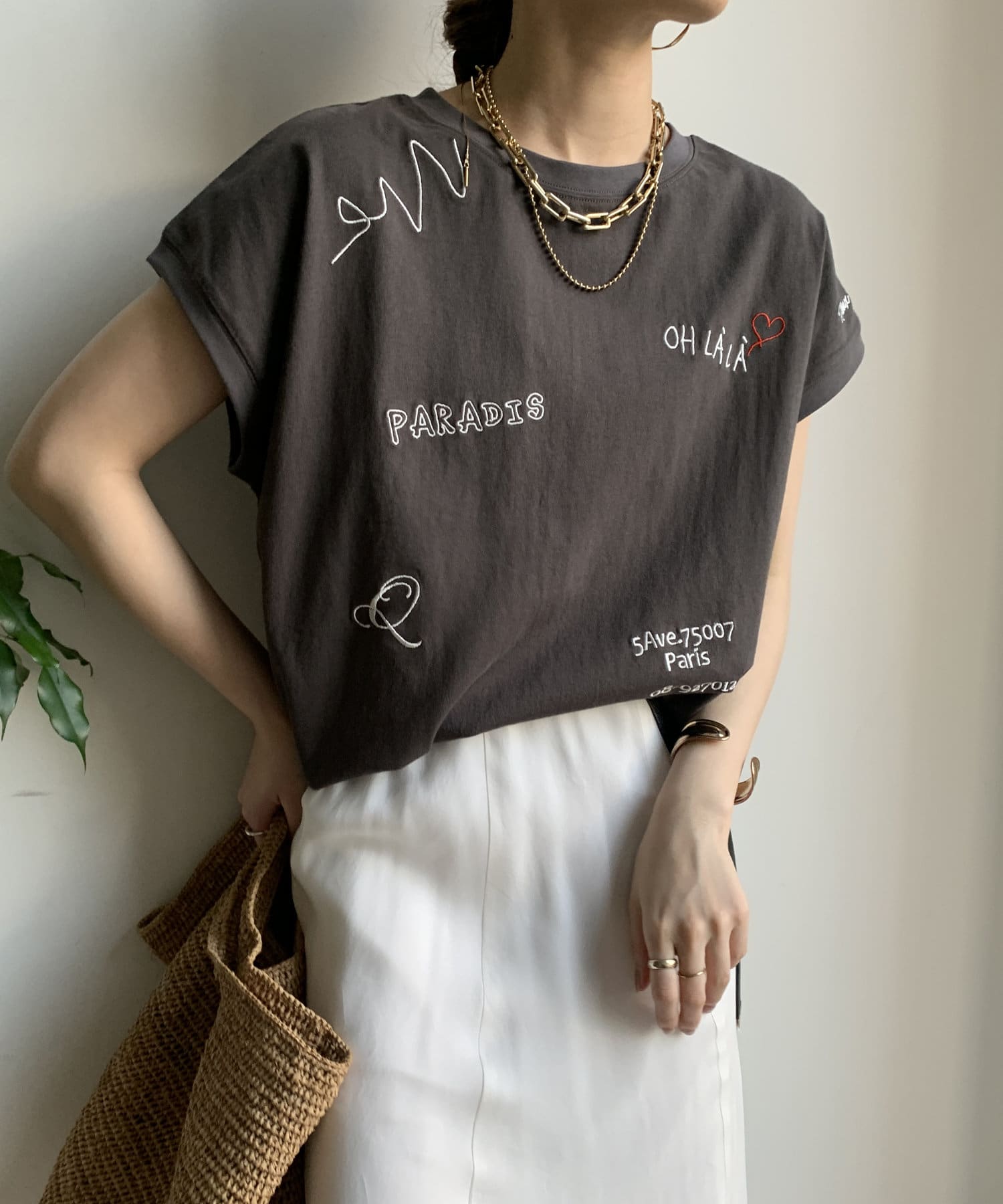 DOUDOU(ドゥドゥ) 【WEB限定】バックジップランダム刺繍ロゴTEE