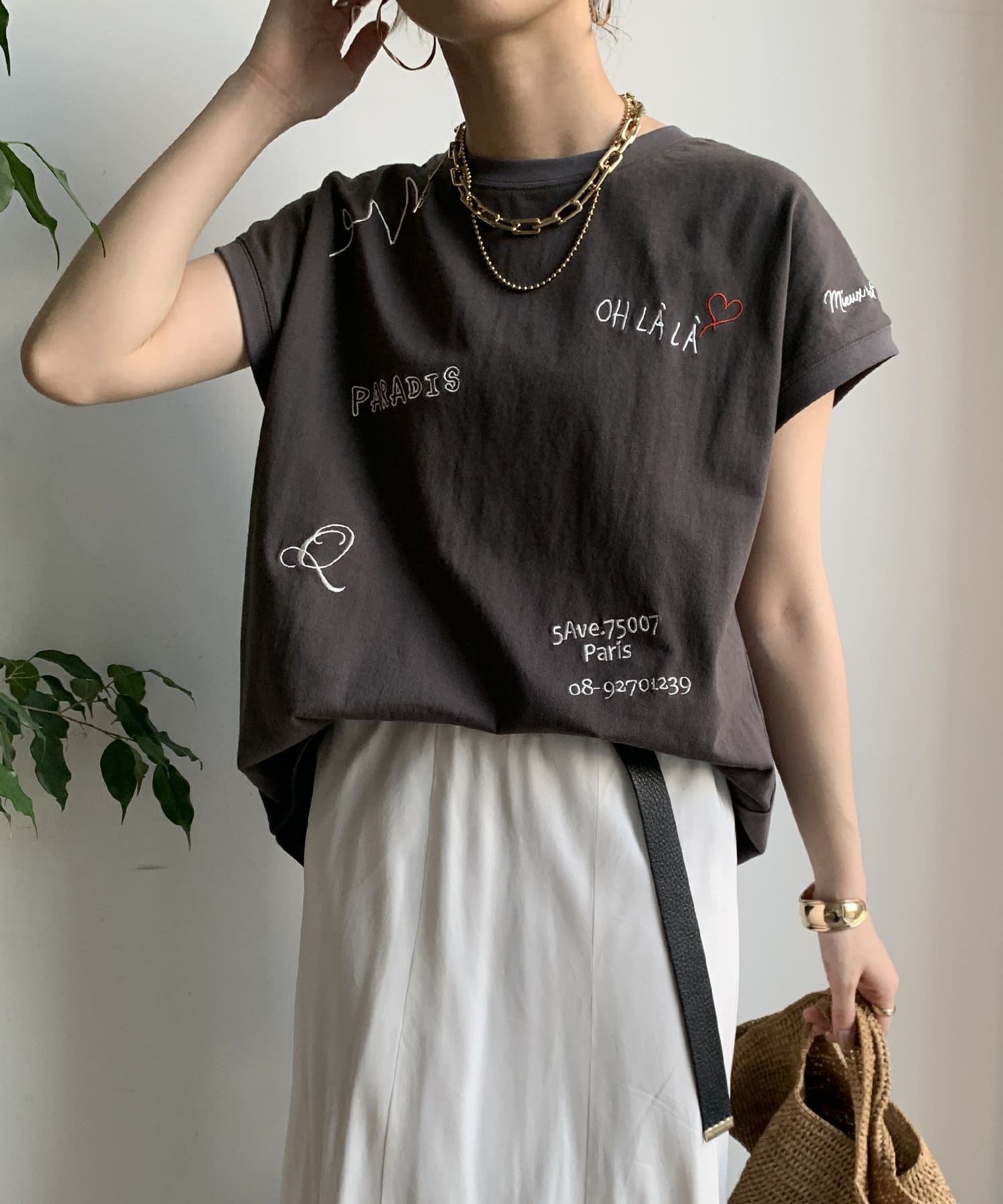 DOUDOU(ドゥドゥ) 【WEB限定】バックジップランダム刺繍ロゴTEE