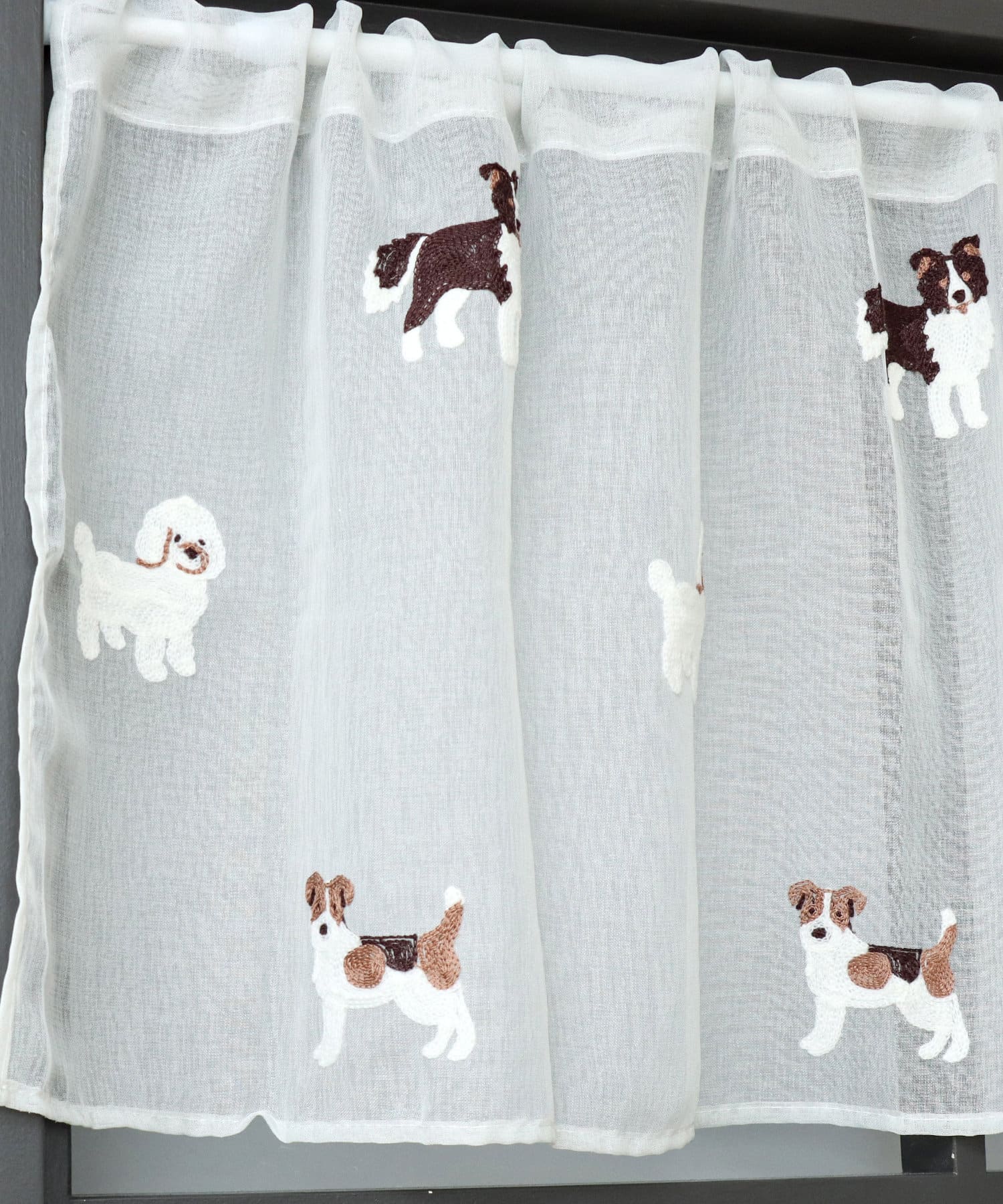3COINS(スリーコインズ) 刺繍カフェカーテン犬柄：45×105cm