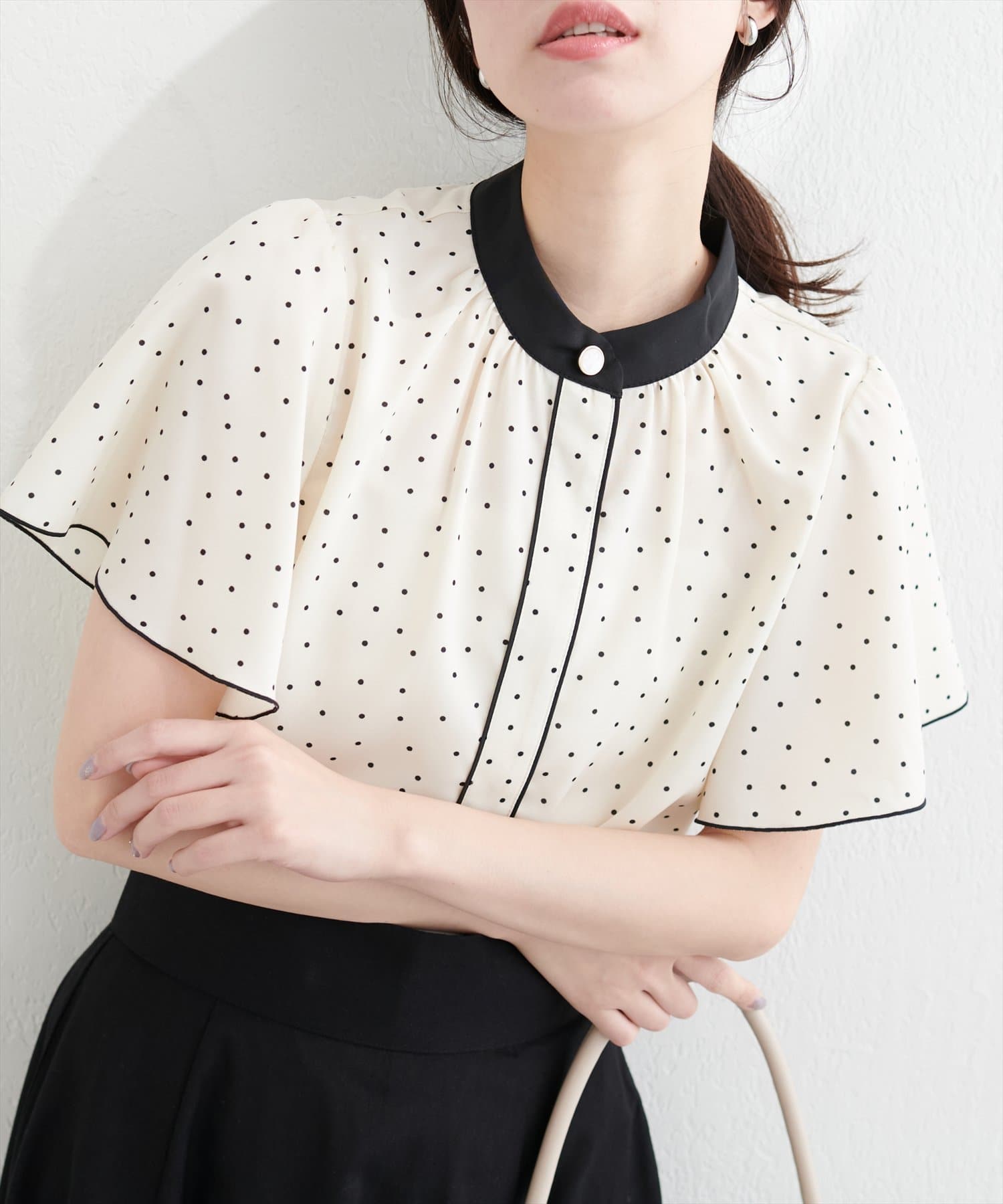 natural couture(ナチュラルクチュール) レディース 【WEB限定】デザイン釦配色フレア袖ブラウス ドット