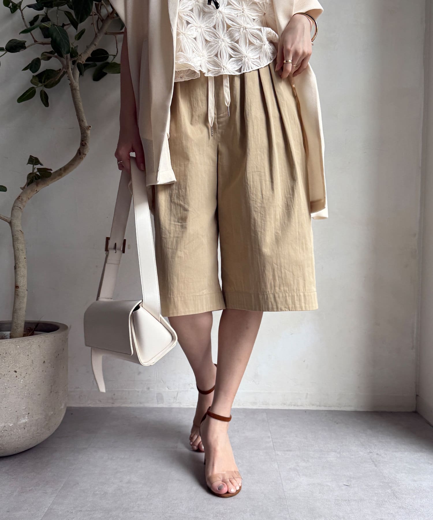 ■2025 SPRING & SUMMER ITEM■こなれた印象を与えてくれるハーフ丈パンツ着るだけでコーディネートにこなれた雰囲気を演出してくれるハーフ丈のパンツ。程よくゆとりを持たせたワ