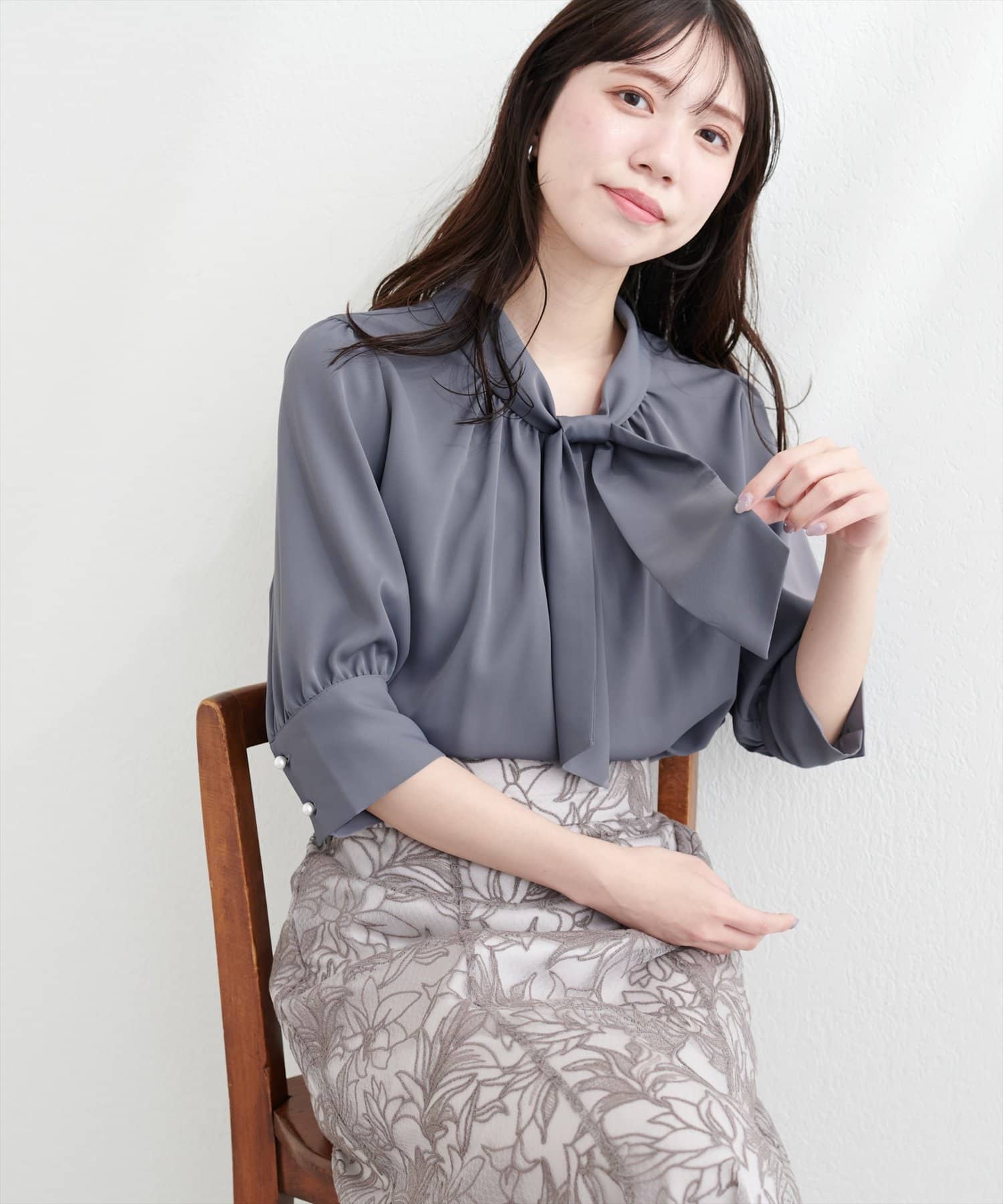 natural couture(ナチュラルクチュール) 袖口パールノット結び6分袖ブラウス