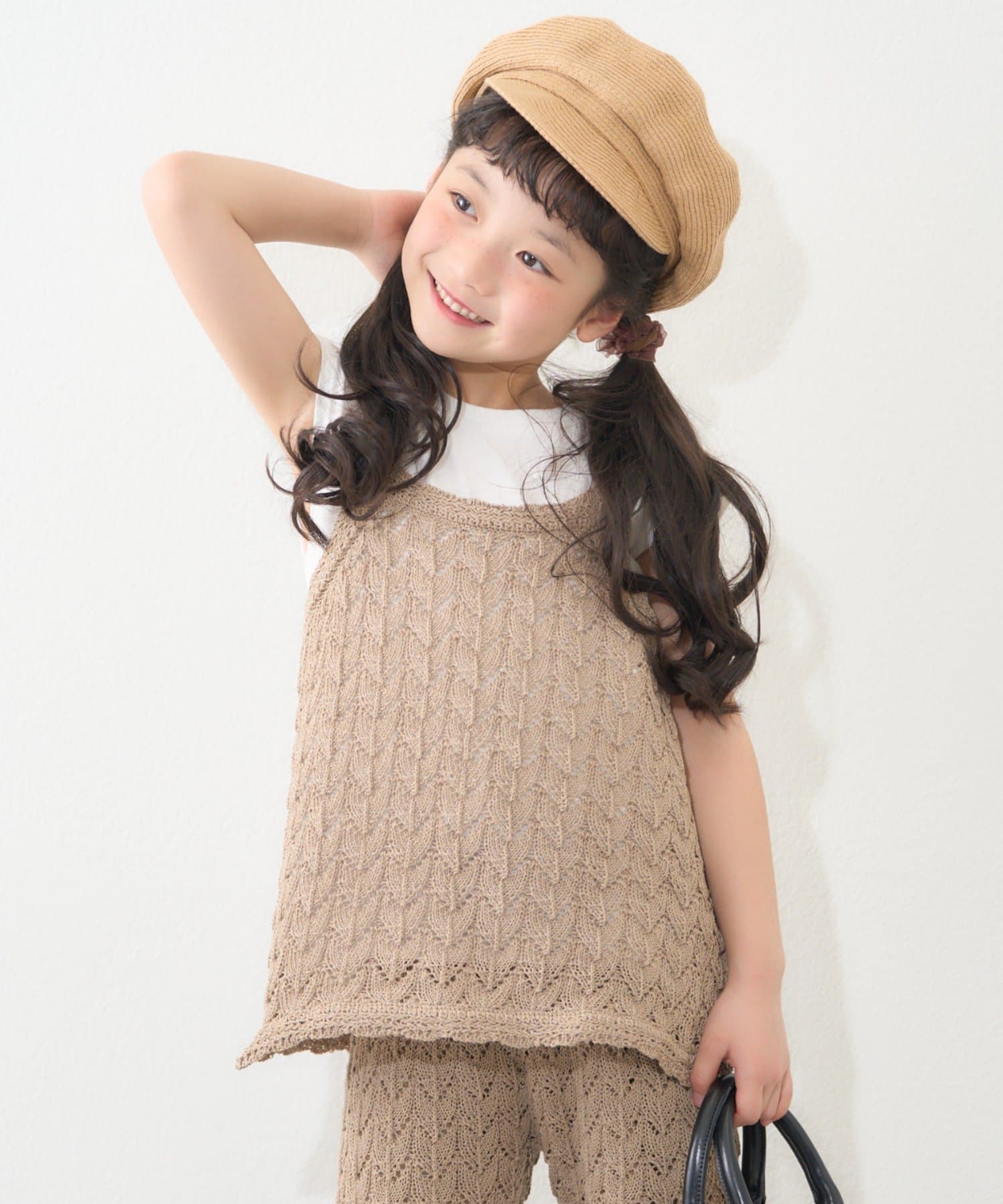 おしゃれレイヤードコーデが叶う♩夏のお出かけにぴったりなキャミタンク■デザイン大人っぽい透かし編みタンクが登場。柔らかい素材なので、ストレスフリーな着心地を実現。程よく体にフィットするサイズ感で、動き