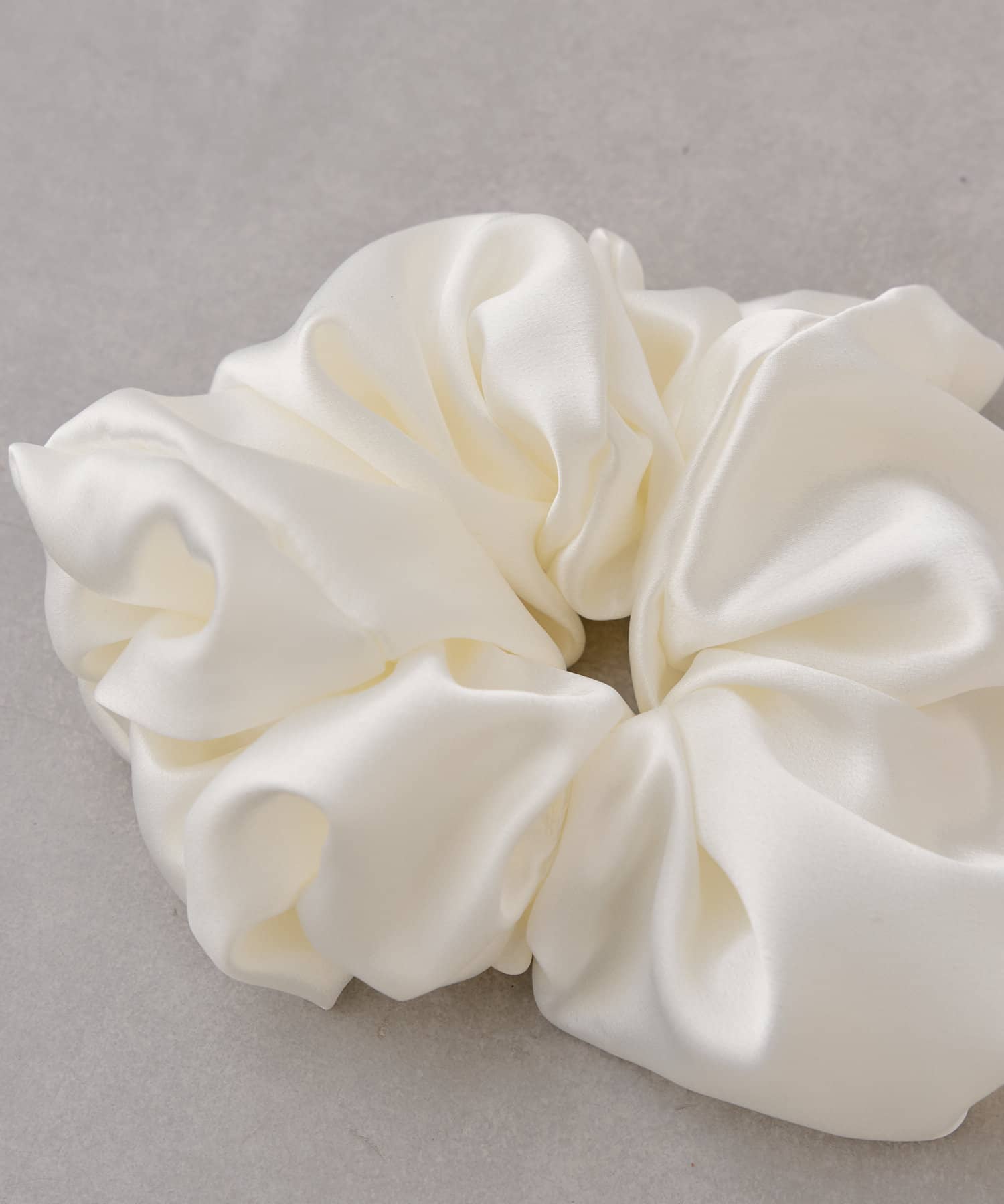 OUTLET(アウトレット) 【Chico】ロゴ刺繡ボリュームシュシュ