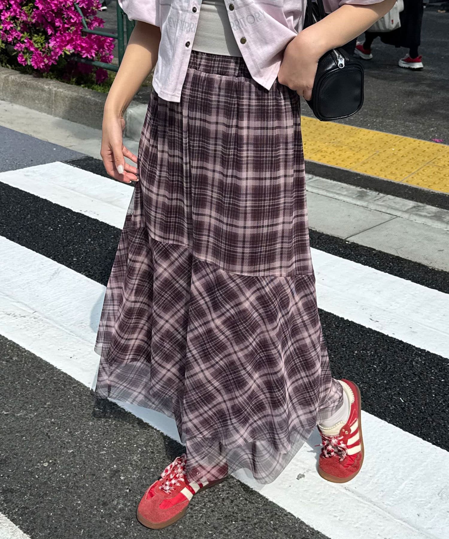 斜めラインが今っぽいチェックマーメイドスカート▼ポイントシアーなチュール×チェック柄が大人かわいいマーメイドスカート。斜めにカットされたラインが、動きに合わせてフレア感を引き出し、スタイルアップ効果抜