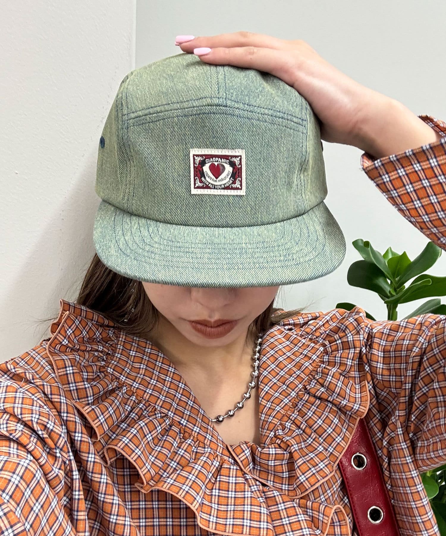 [ JEANS] Girlアイコニックデニムキャップ Chick キャップ 帽子 Damage processing Denim Cap