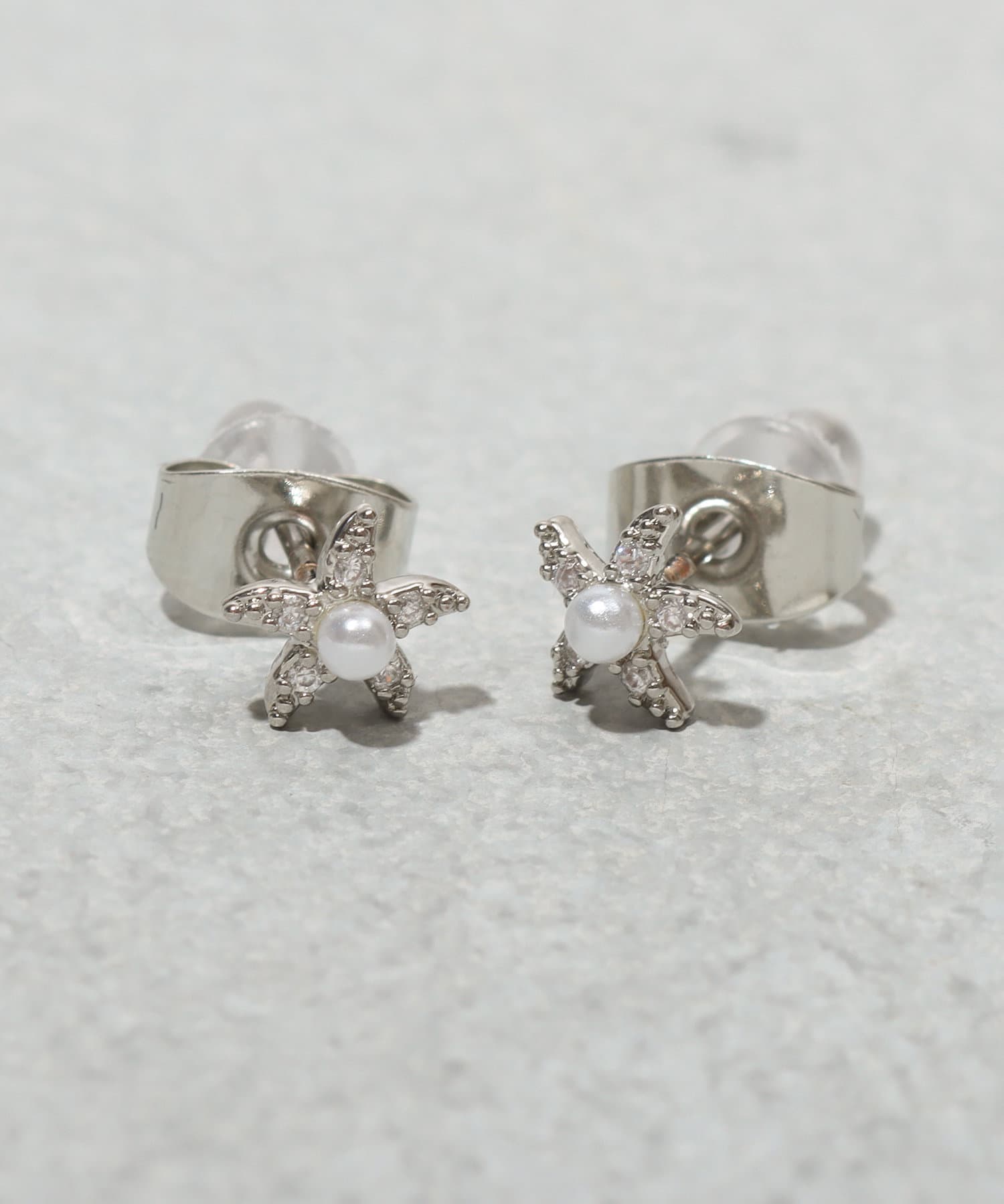 3COINS(スリーコインズ) ミニスターフィッシュピアス