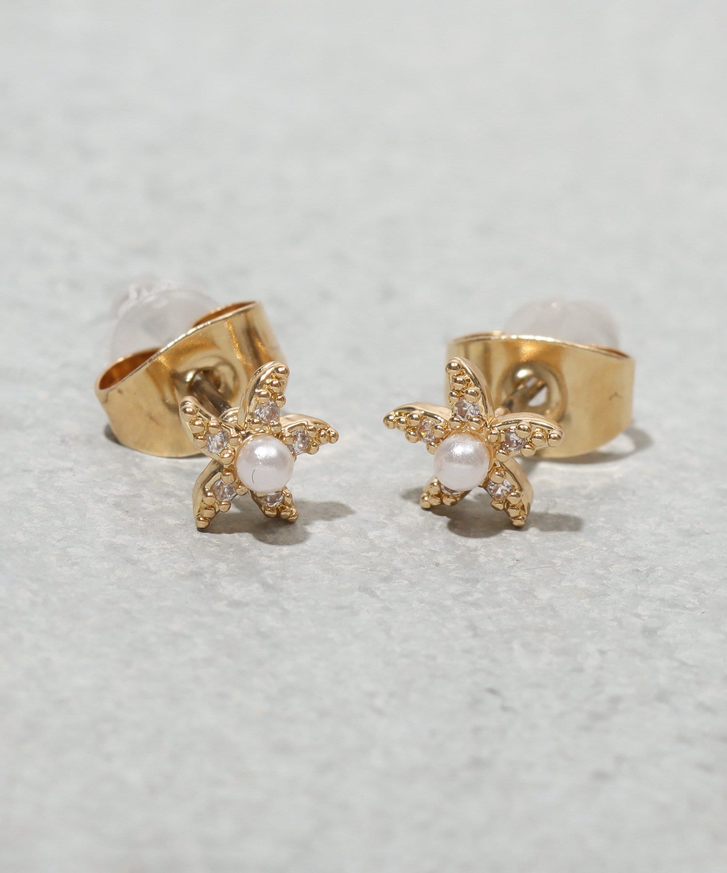 3COINS(スリーコインズ) ミニスターフィッシュピアス