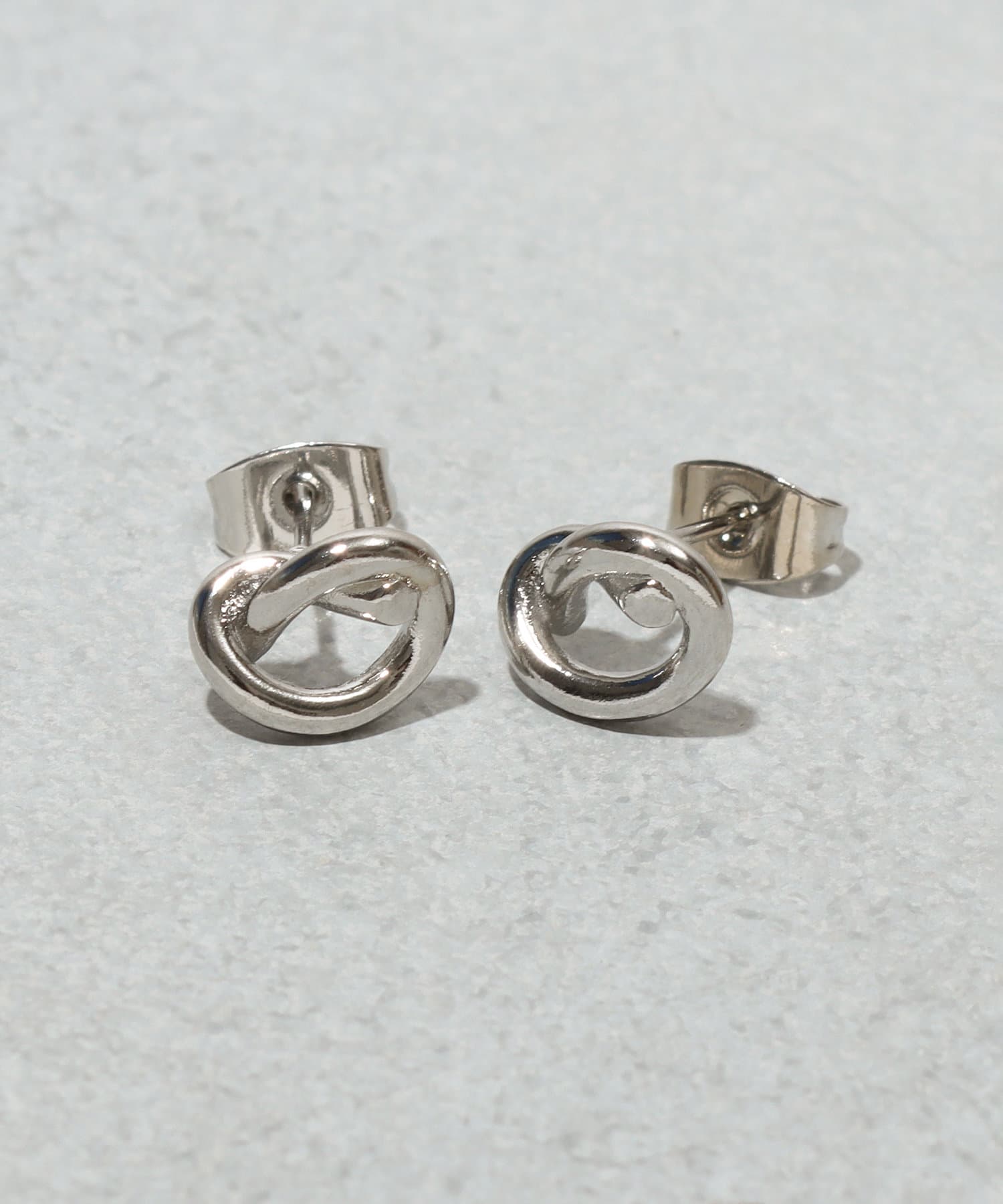 3COINS(スリーコインズ) クロスメタルダエンピアス