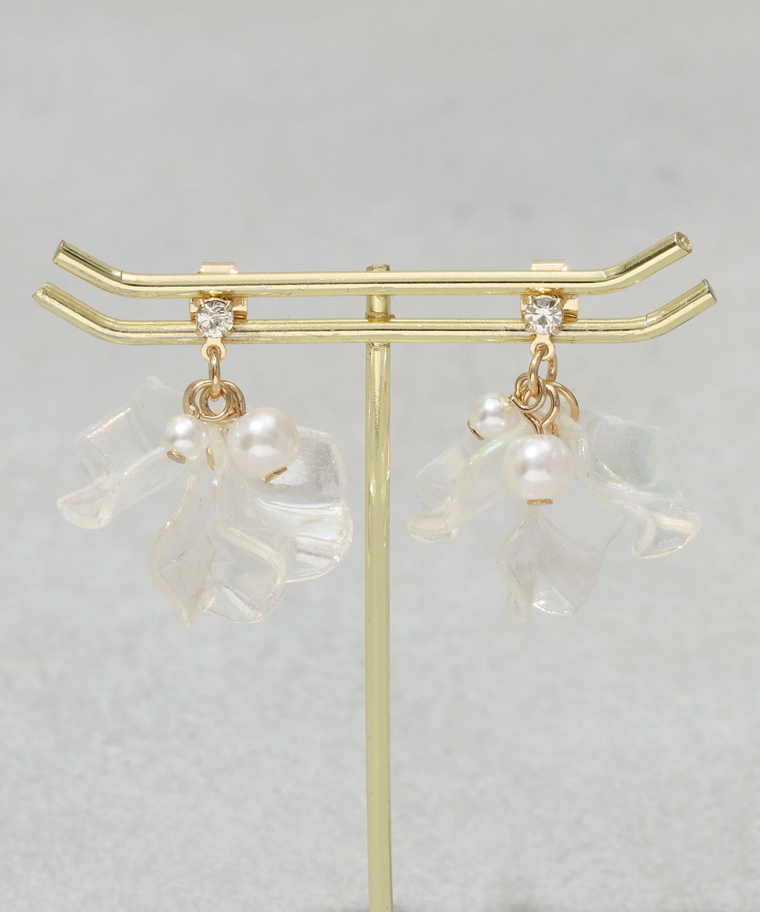 3COINS(スリーコインズ) クリア花びらピアス
