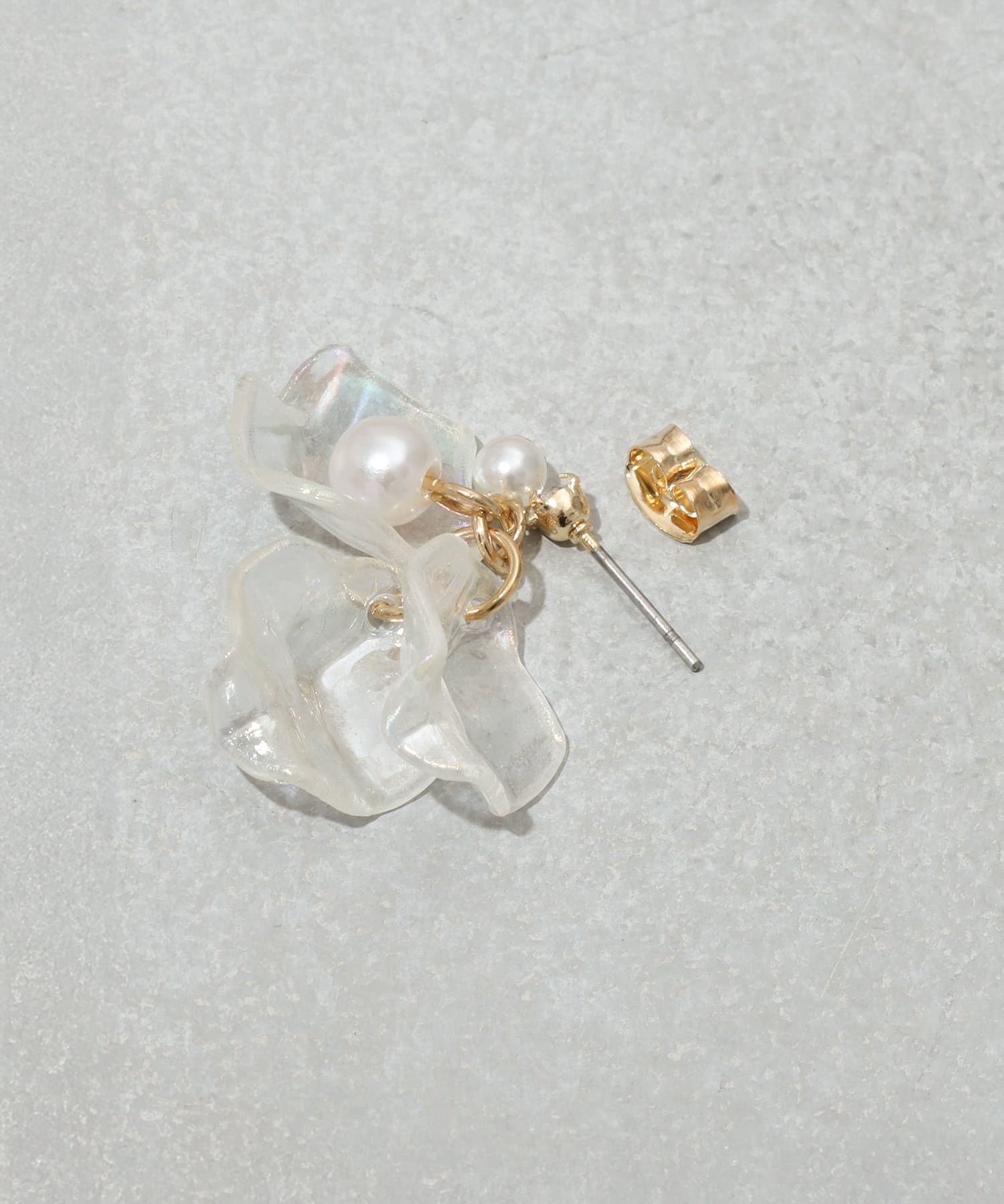 3COINS(スリーコインズ) クリア花びらピアス