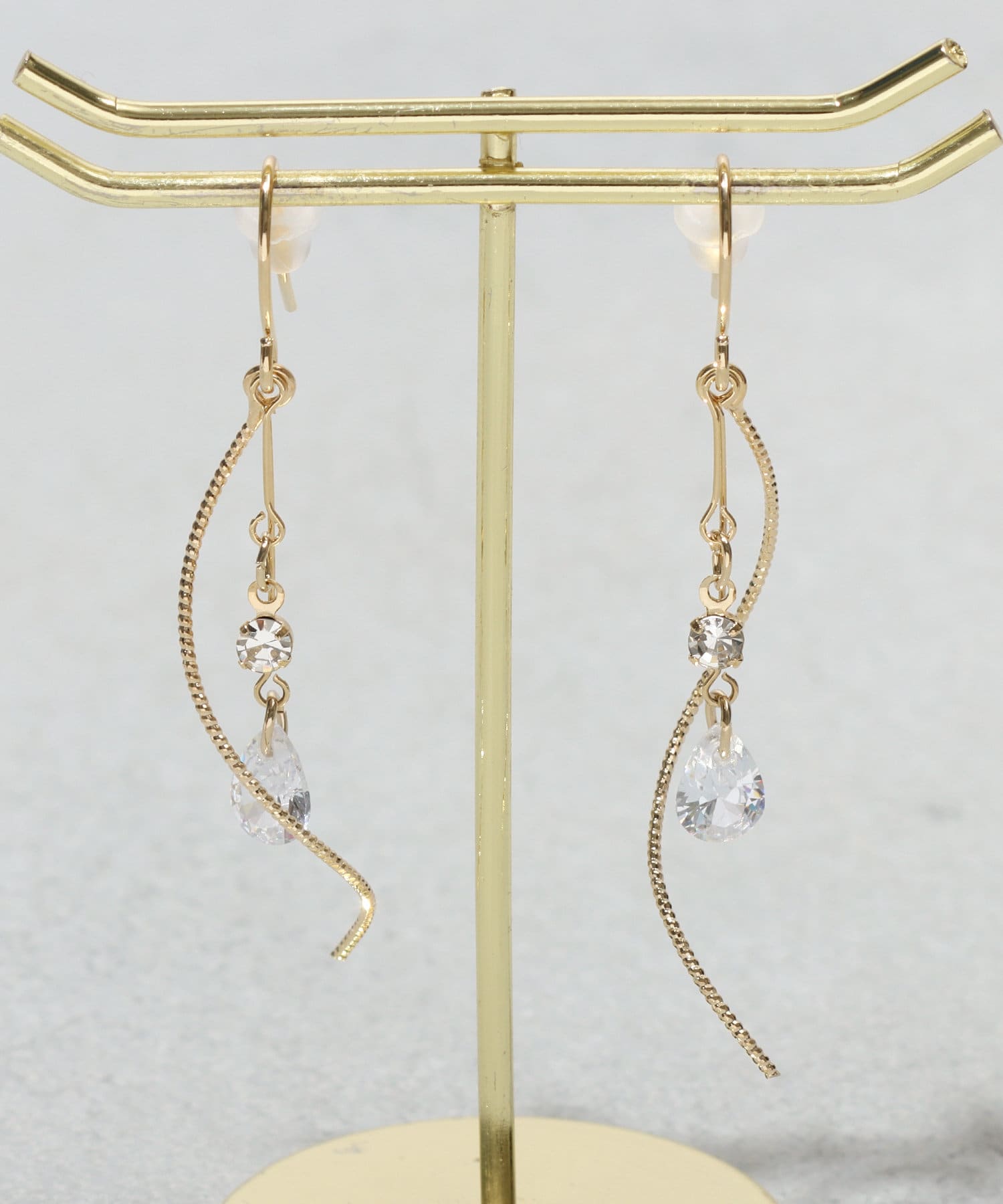 3COINS(スリーコインズ) ガラスドロップメタルピアス