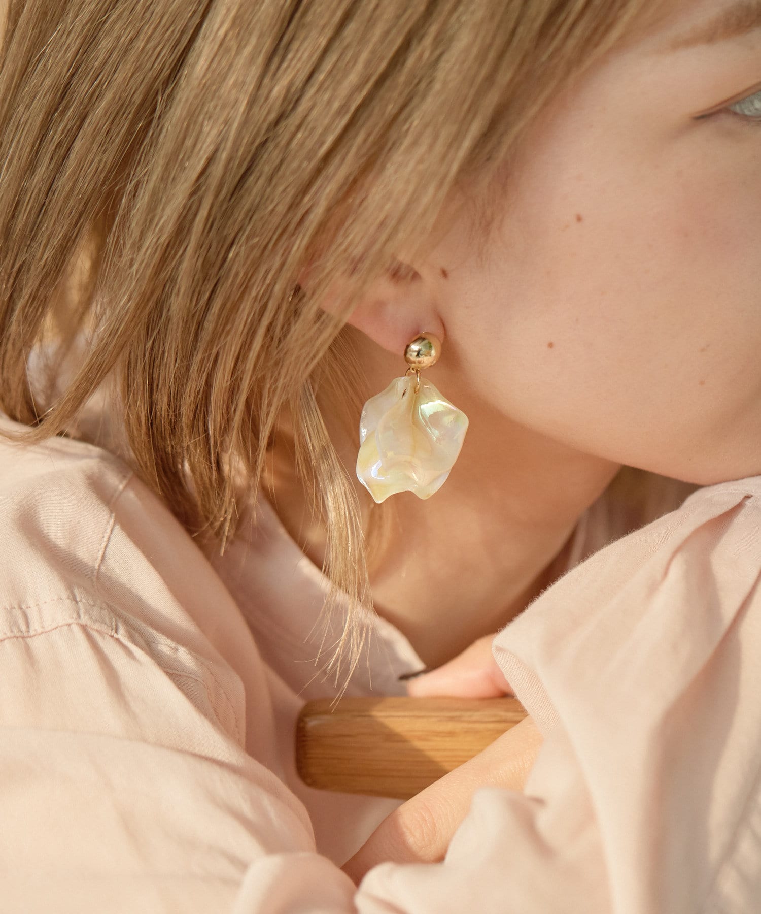 ear PAPILLONNER(イア パピヨネ) 花びらピアス